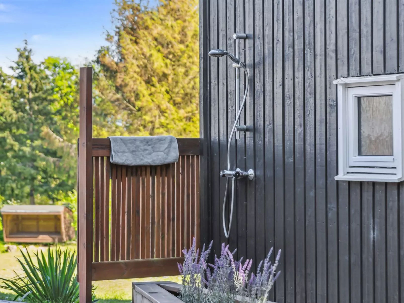 "Sheemen" - 900m from the sea-Outside