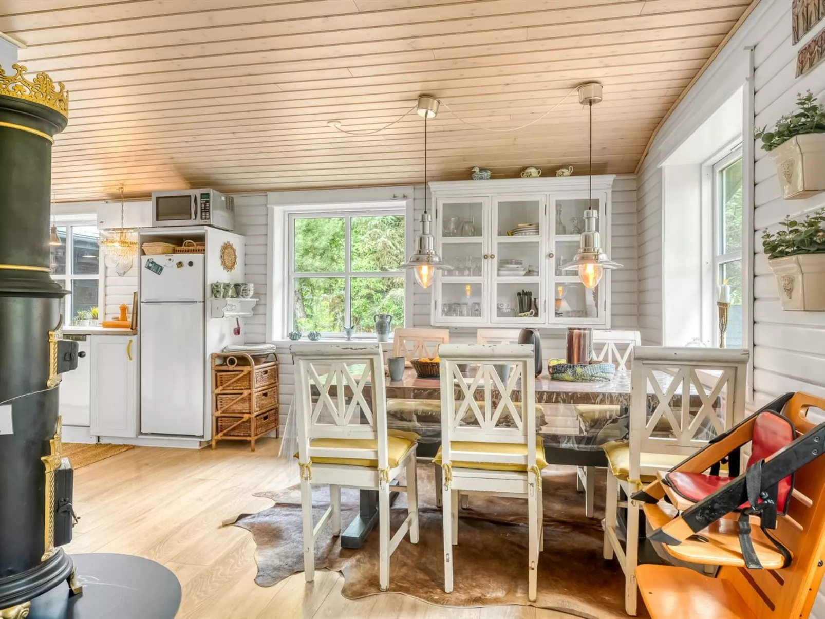 "Ellinore" -  from the sea-Drinnen