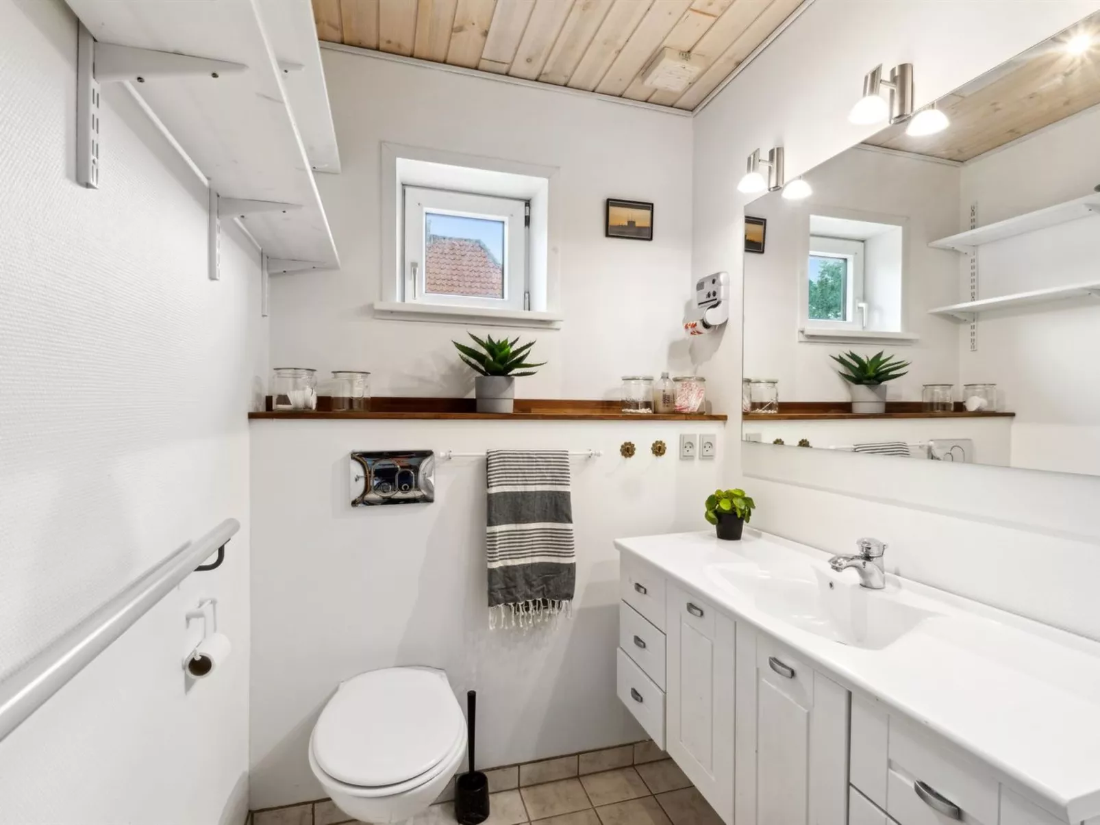 "Janin" - 400m from the sea-Drinnen