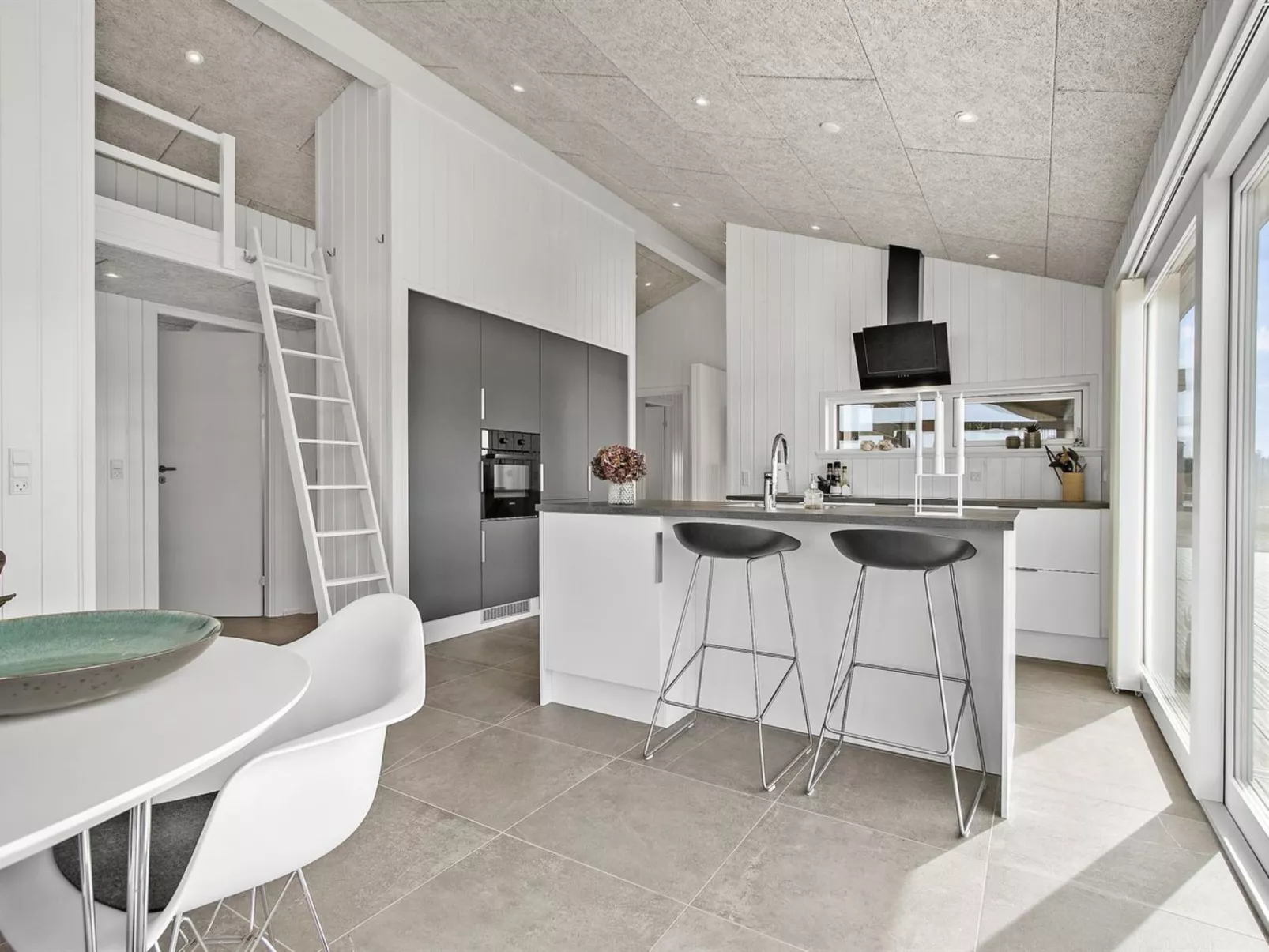 "Frithbjorn" - 900m from the sea-Inside