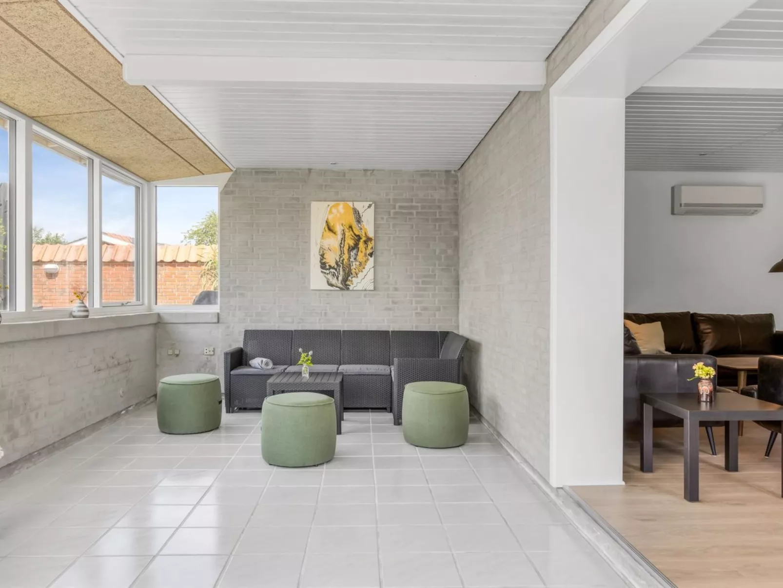 "Sissela" -  from the sea-Drinnen