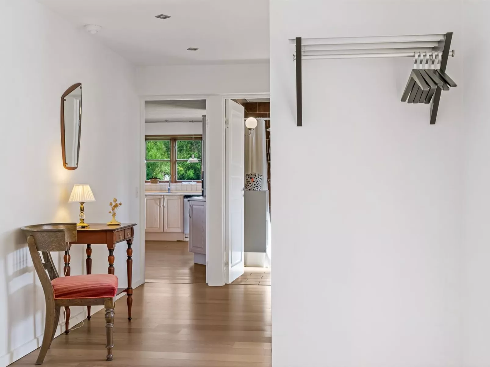 "Satu" - 2km from the sea-Inside