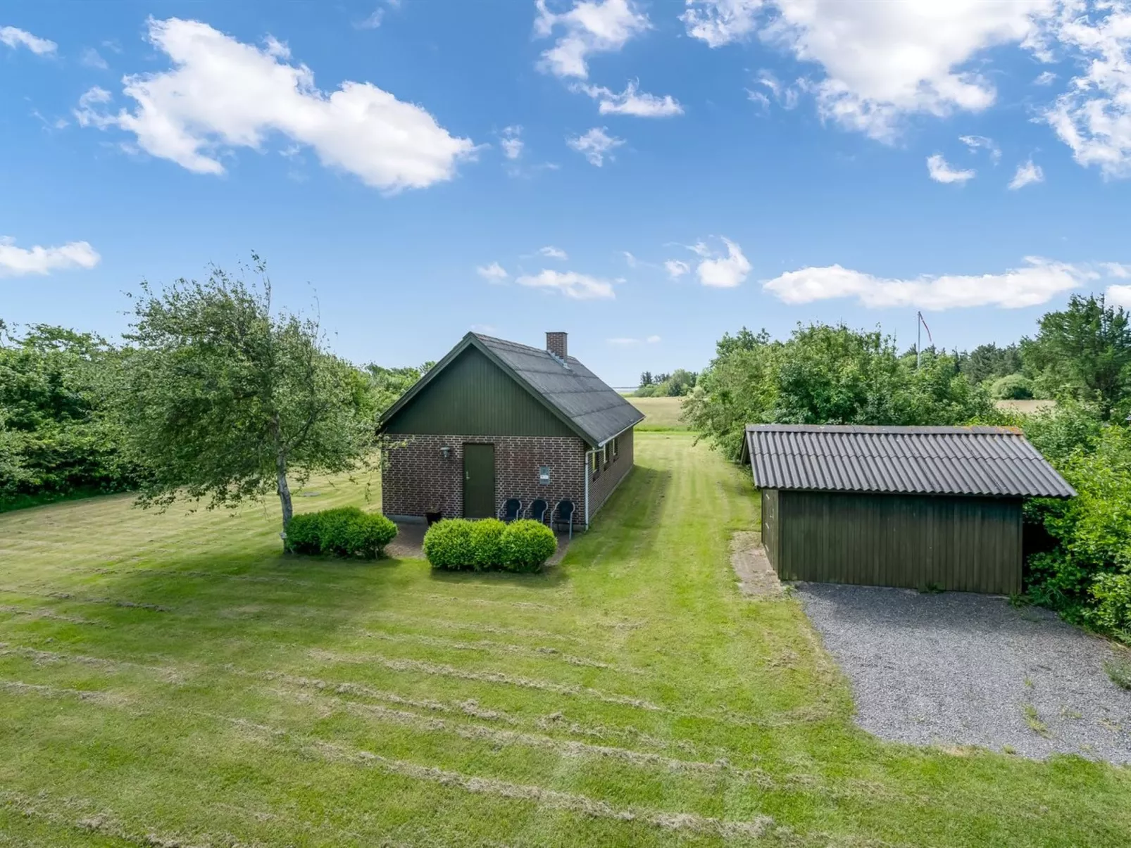 "Arlin" - 380m to the fjord-Outside