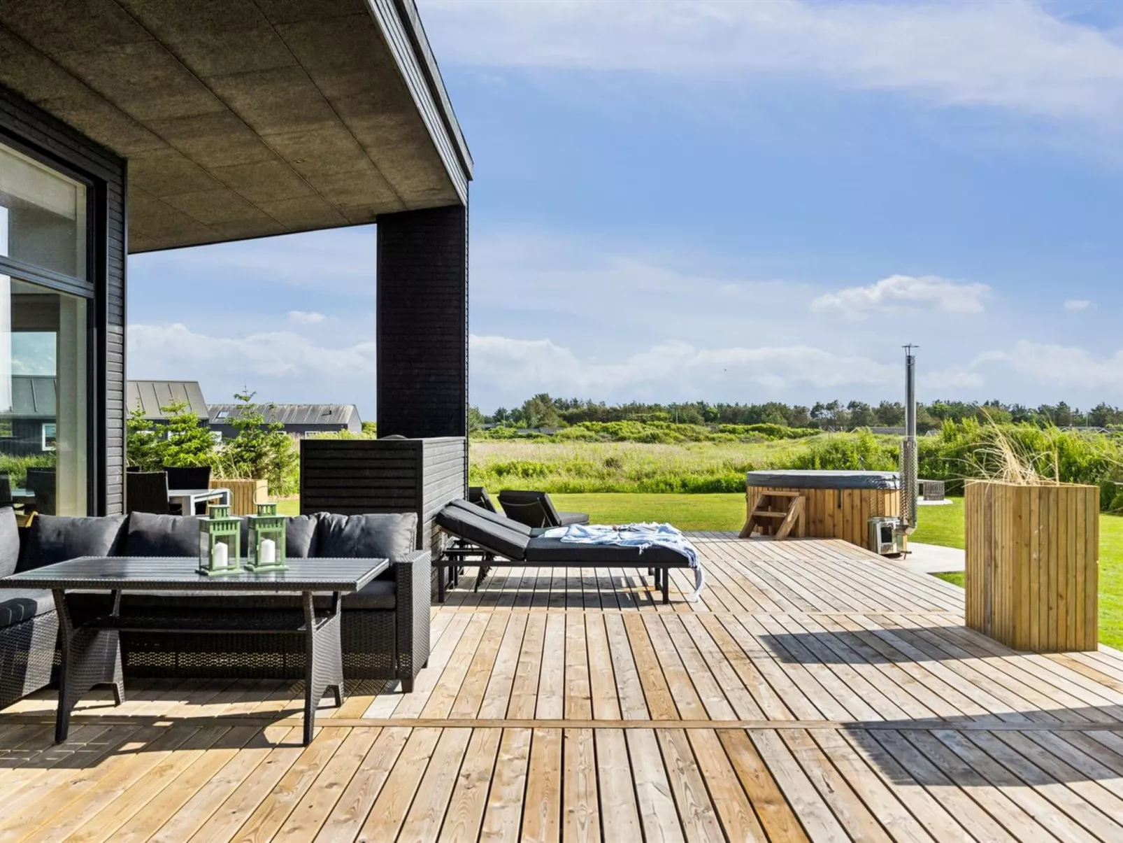 "Lyder" - 400m from the sea-Outside