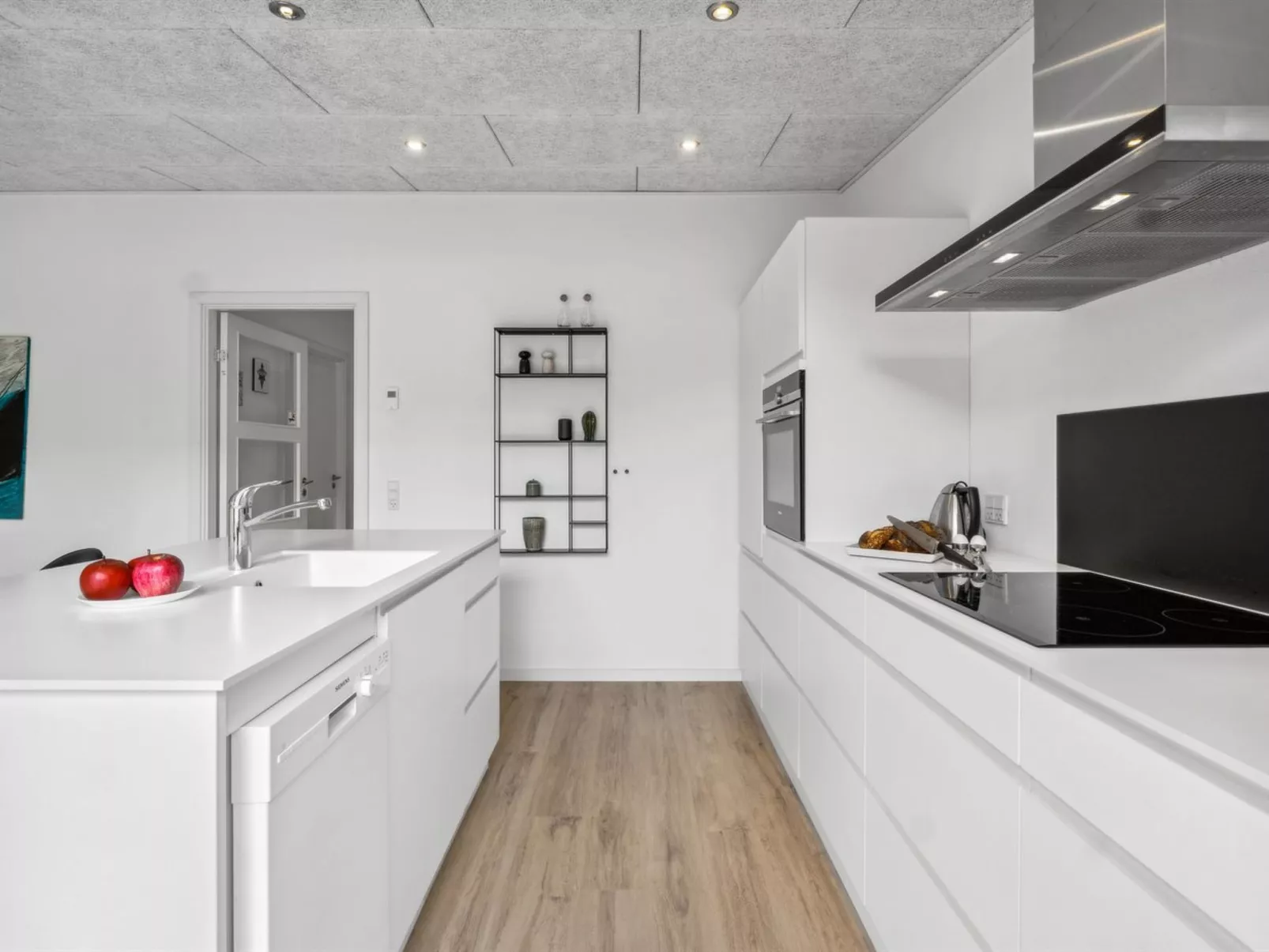 "Ingebrit" - 1.4km from the sea-Drinnen