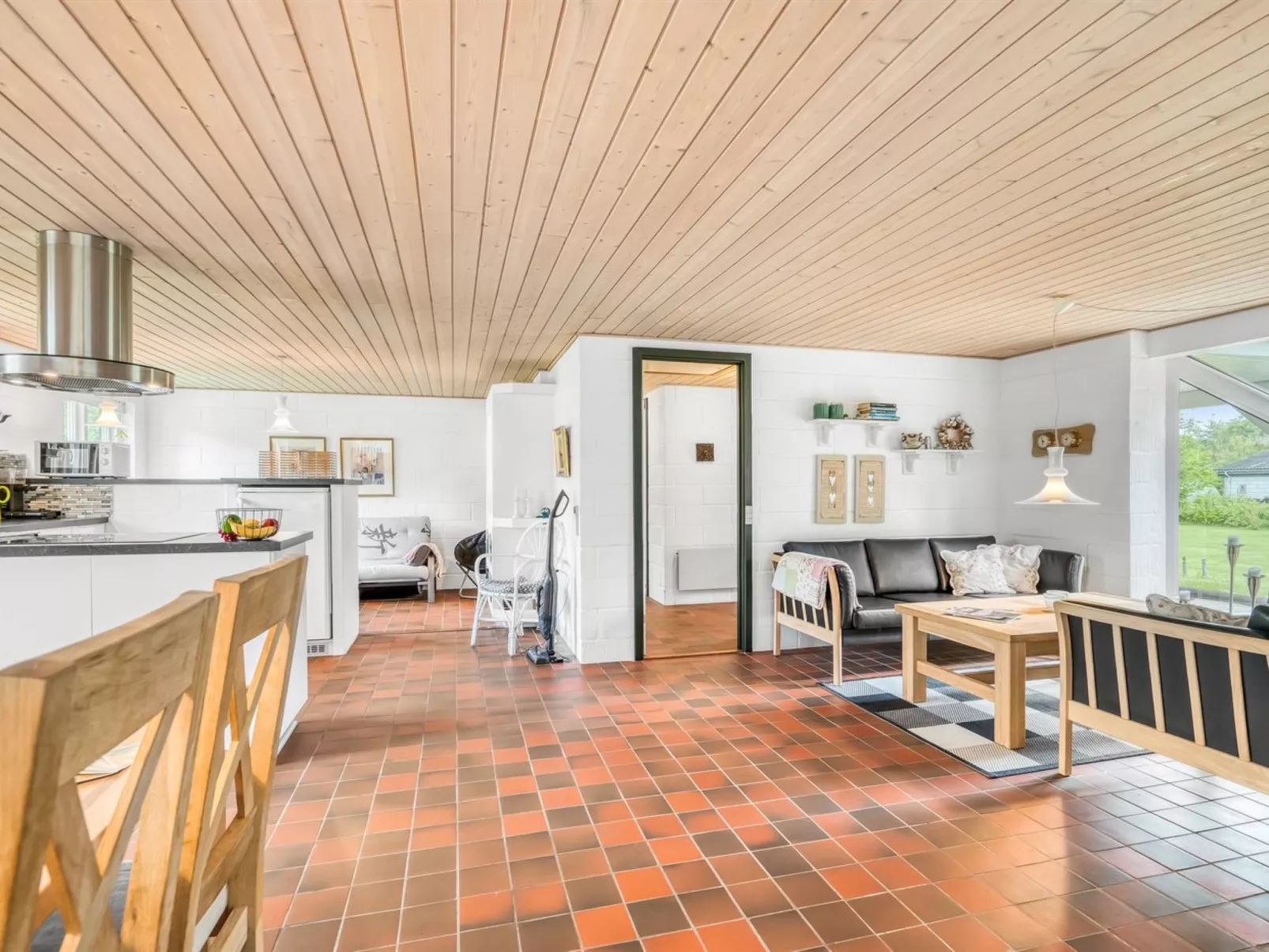 "Lyra" - 500m to the fjord-Dedans