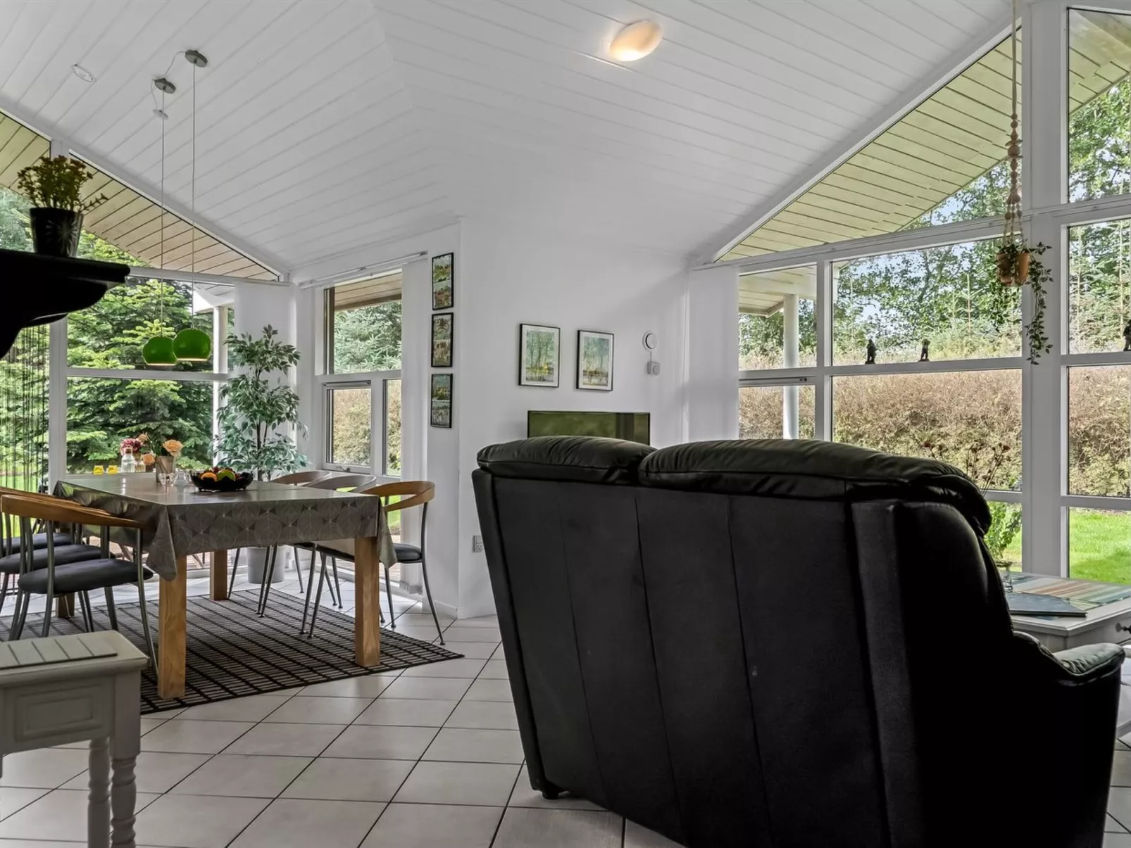 "Neli" - 850m to the fjord-Drinnen