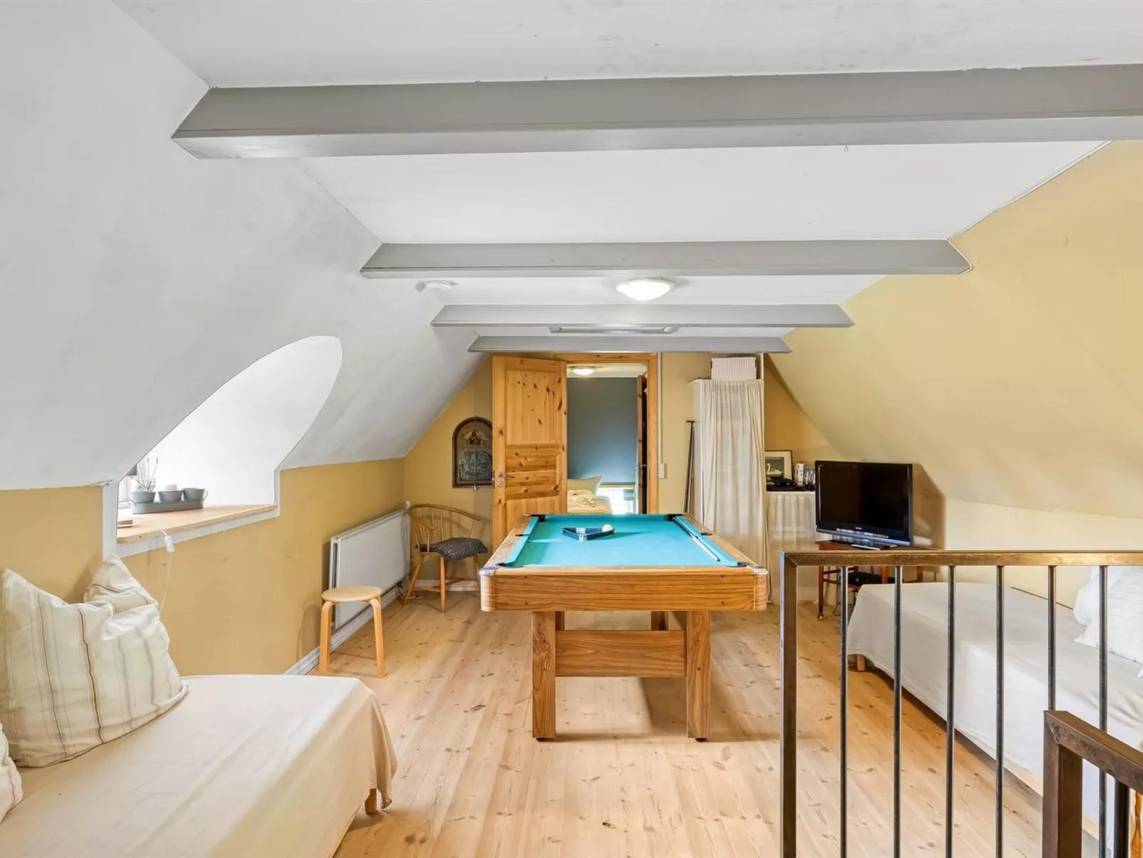 "Wiss" - 4.1km from the sea-Inside