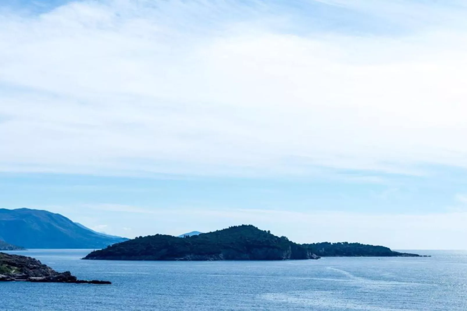 Apartments Aura - Comfort Studio Apartment 7 with shared swimming pool-Ambiance