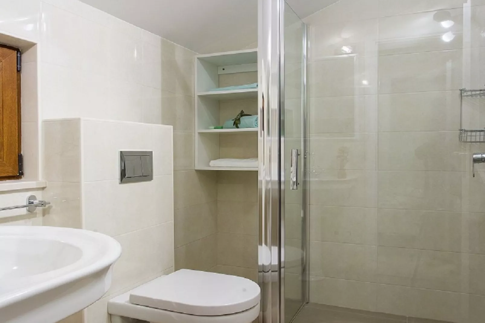 Villa Falcon Rook - Four-Bedroom Villa with Terrace and Swimming Pool-Salle de bain