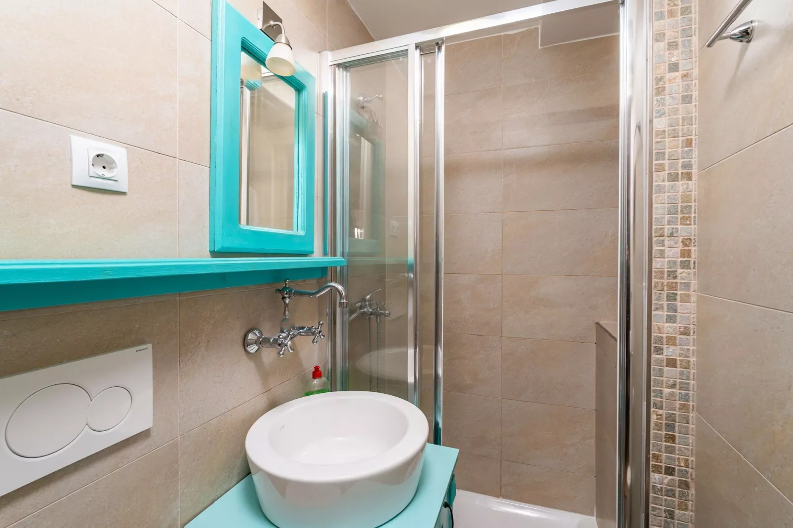 Guest House Lumin - Twin Room with City View (Third Floor) (BR3)-Bathroom