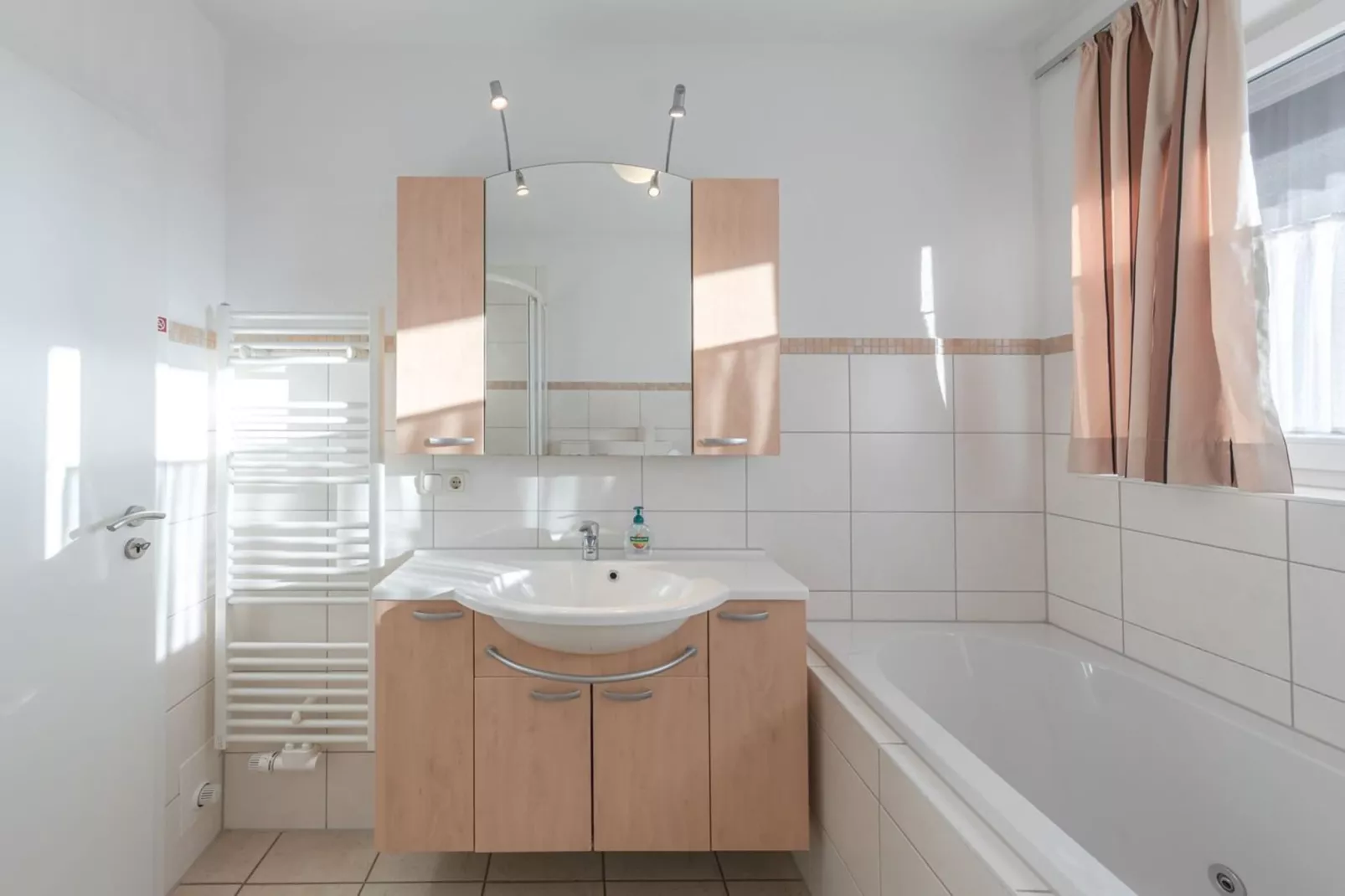 Mitteldeck 494-Badezimmer