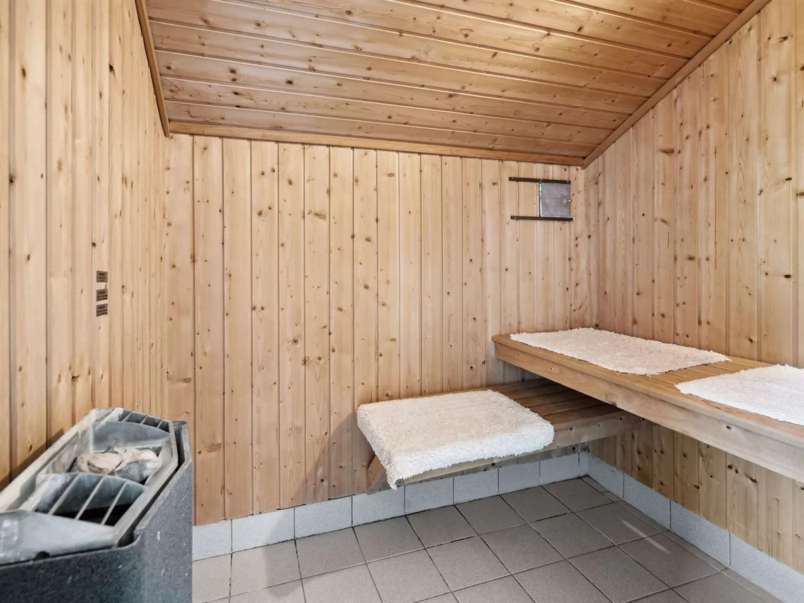 "Enida" - 350m to the fjord-Inside