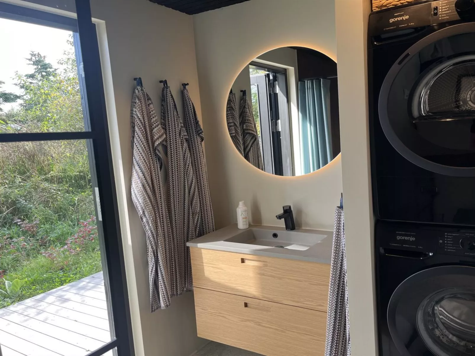 "Jaane" -  from the sea-Dedans