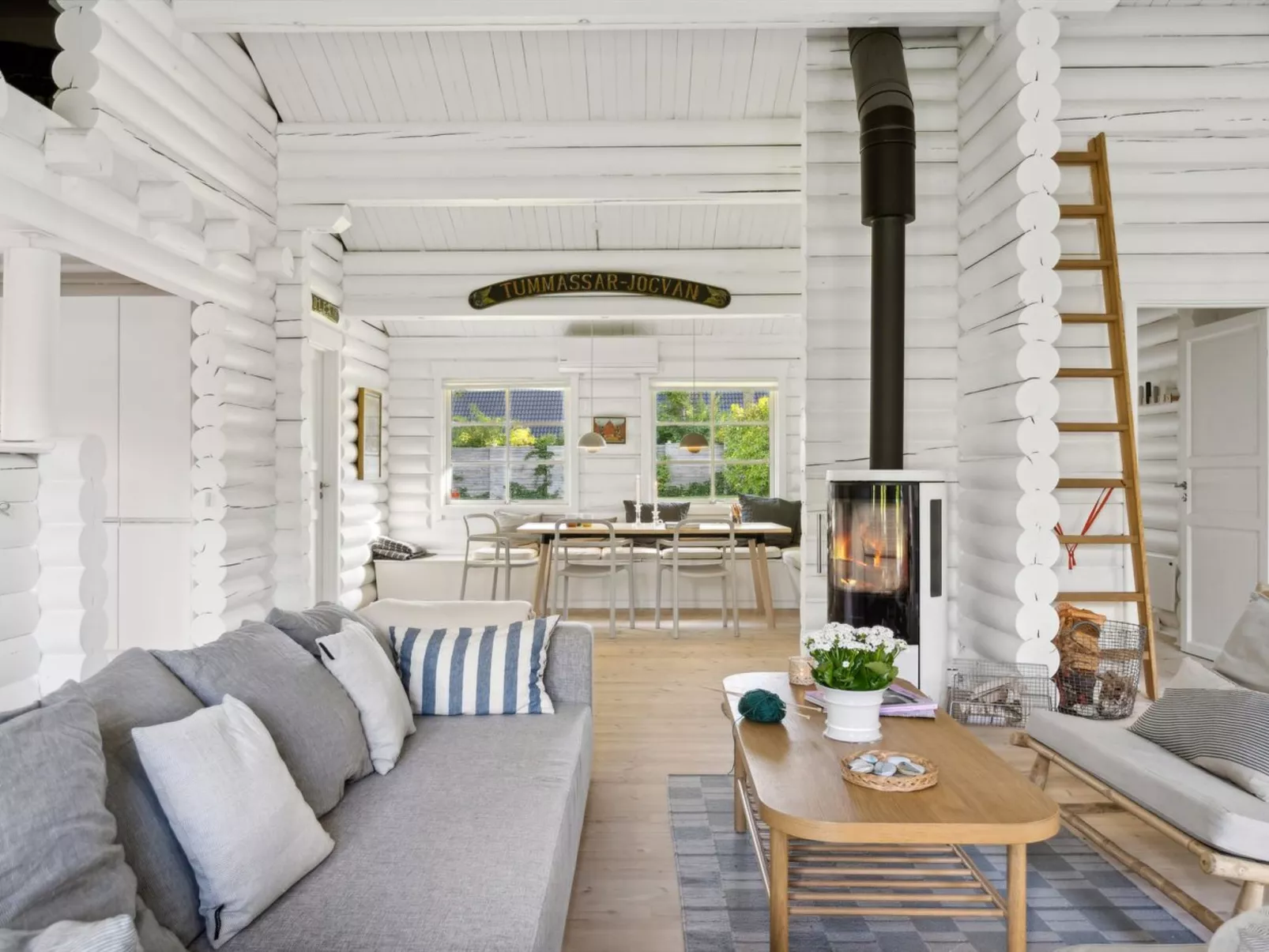 "Sighfrith" - 1.4km from the sea-Inside