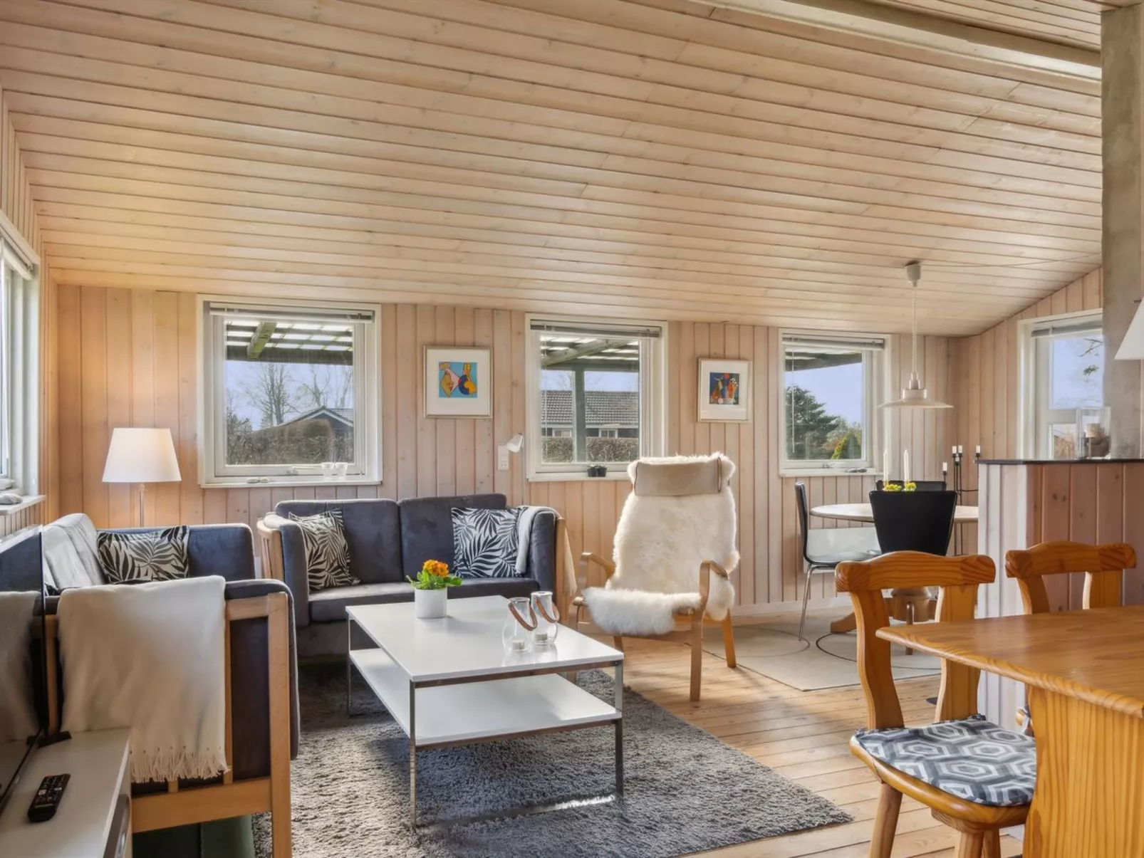 "Bjarni" - 175m from the sea-Dedans