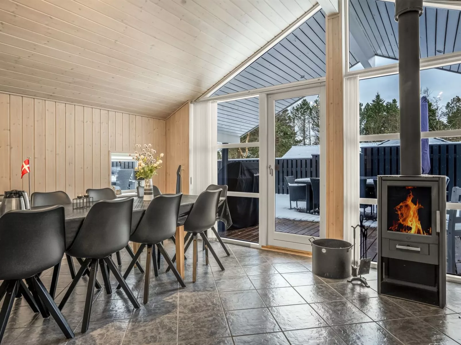 "Elvin" - 2km from the sea-Inside