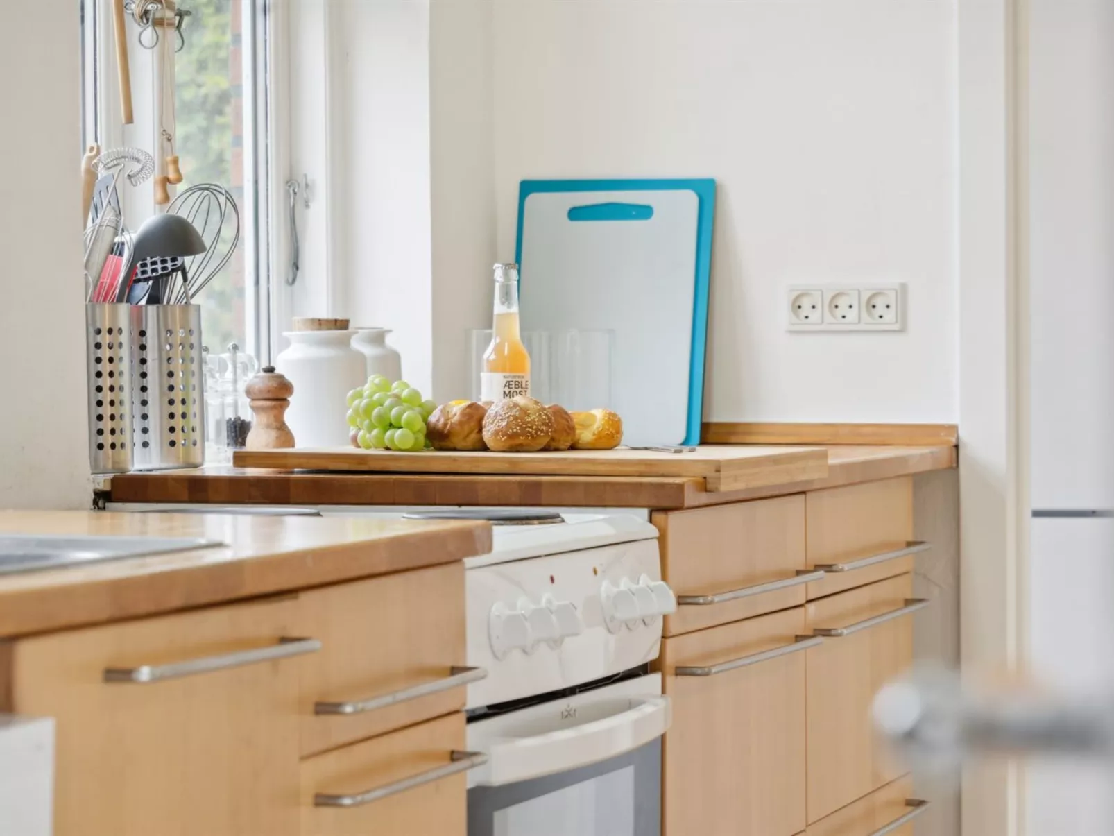 "Saja" - 550m from the sea-Inside