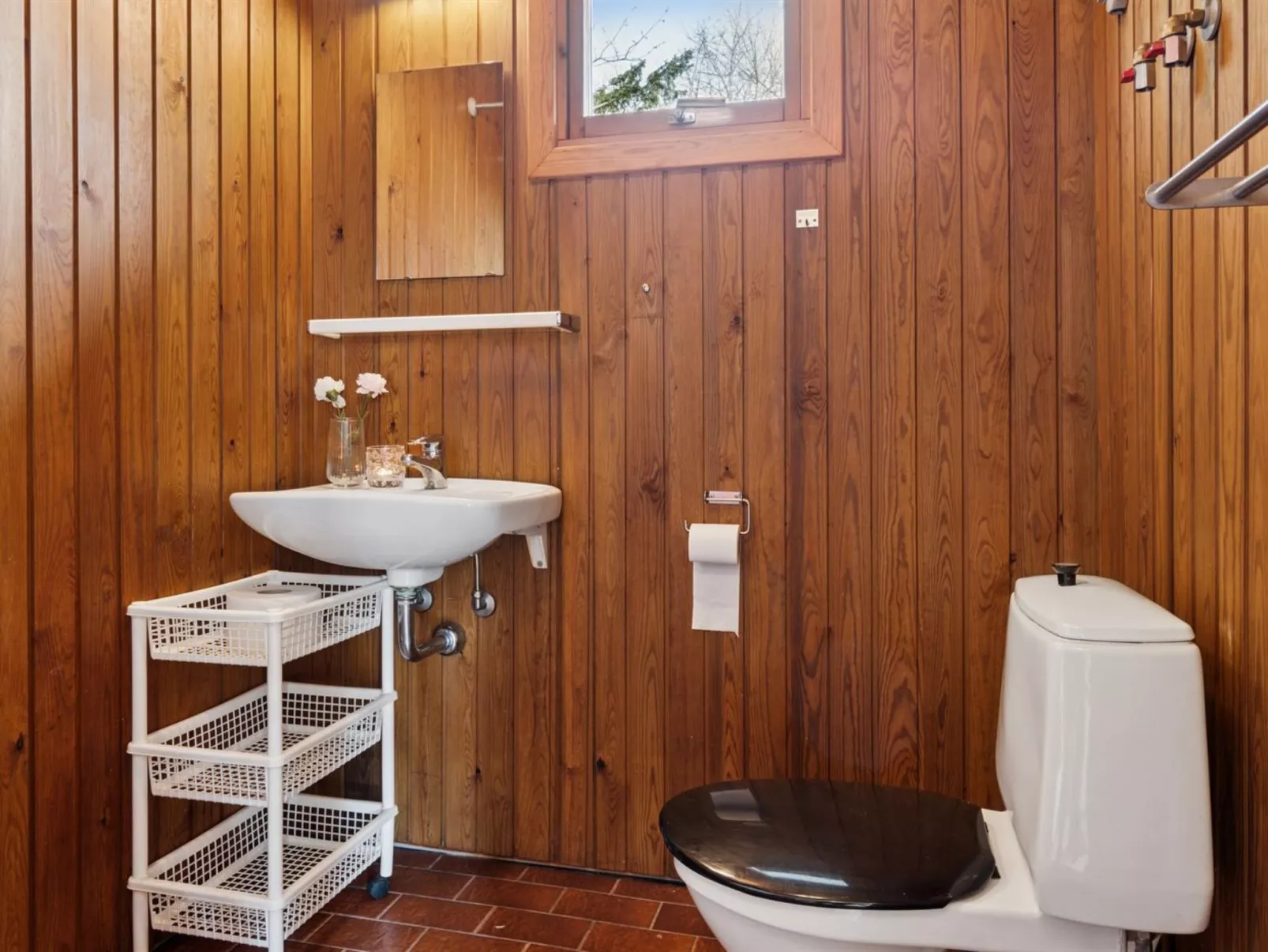 "Salka" - 200m to the fjord-Drinnen