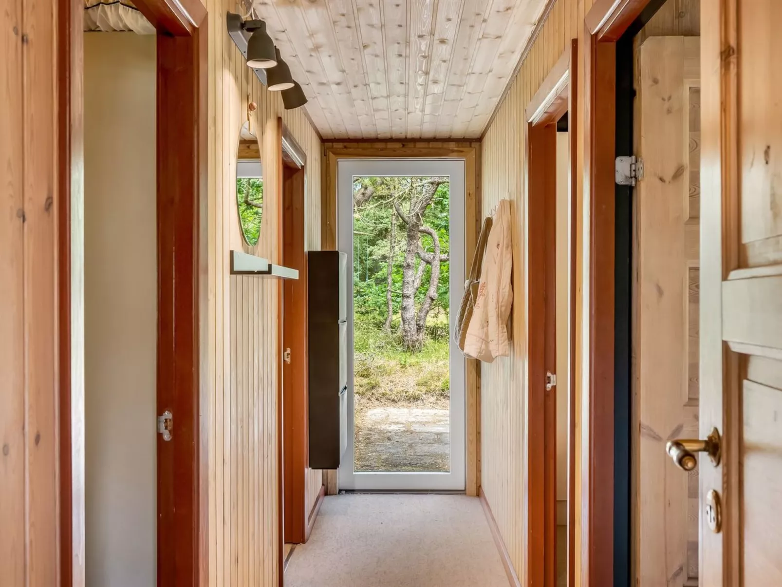 "Regine" - 1.1km to the fjord-Inside