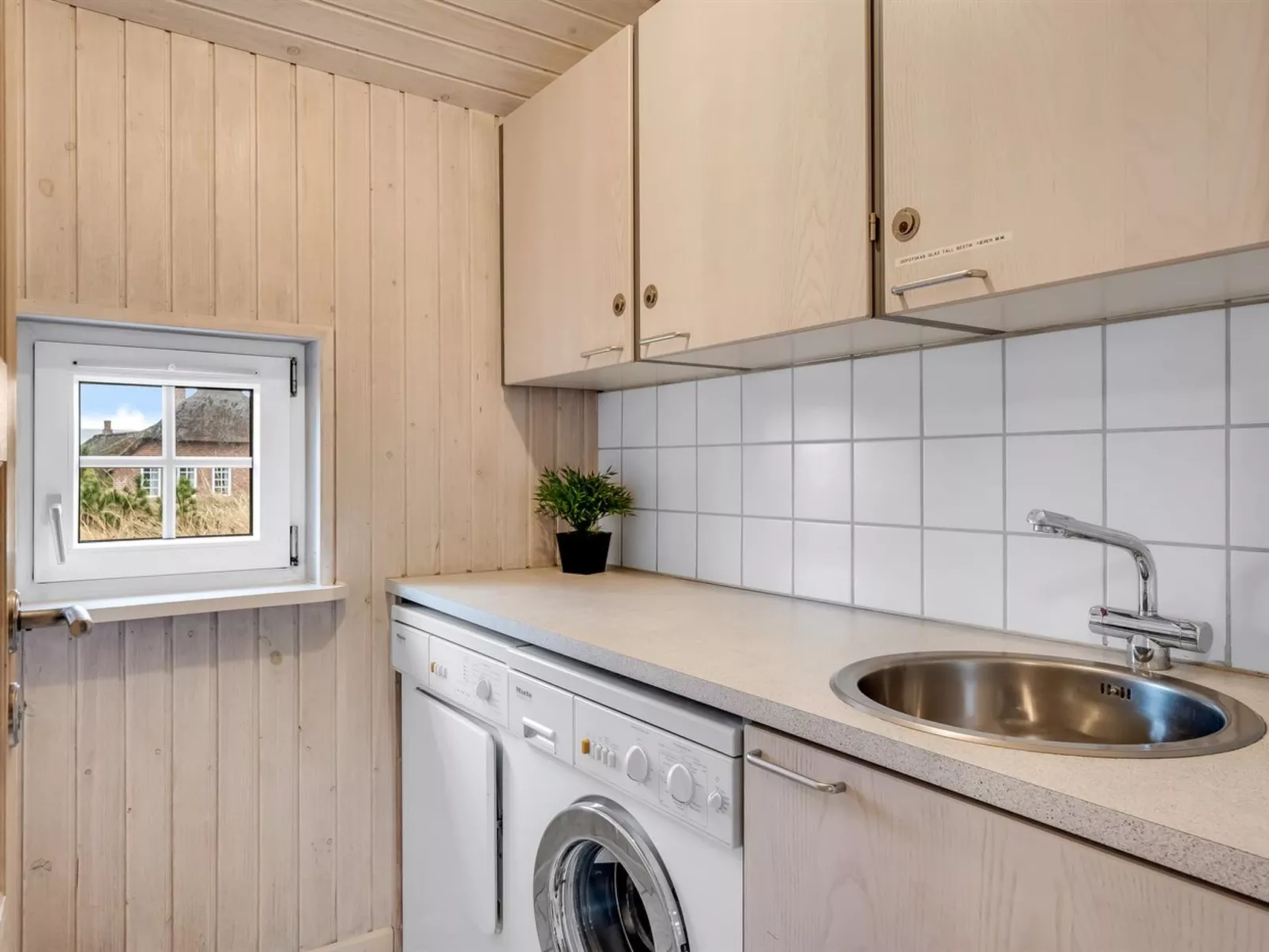 "Hunved" -  from the sea-Dedans