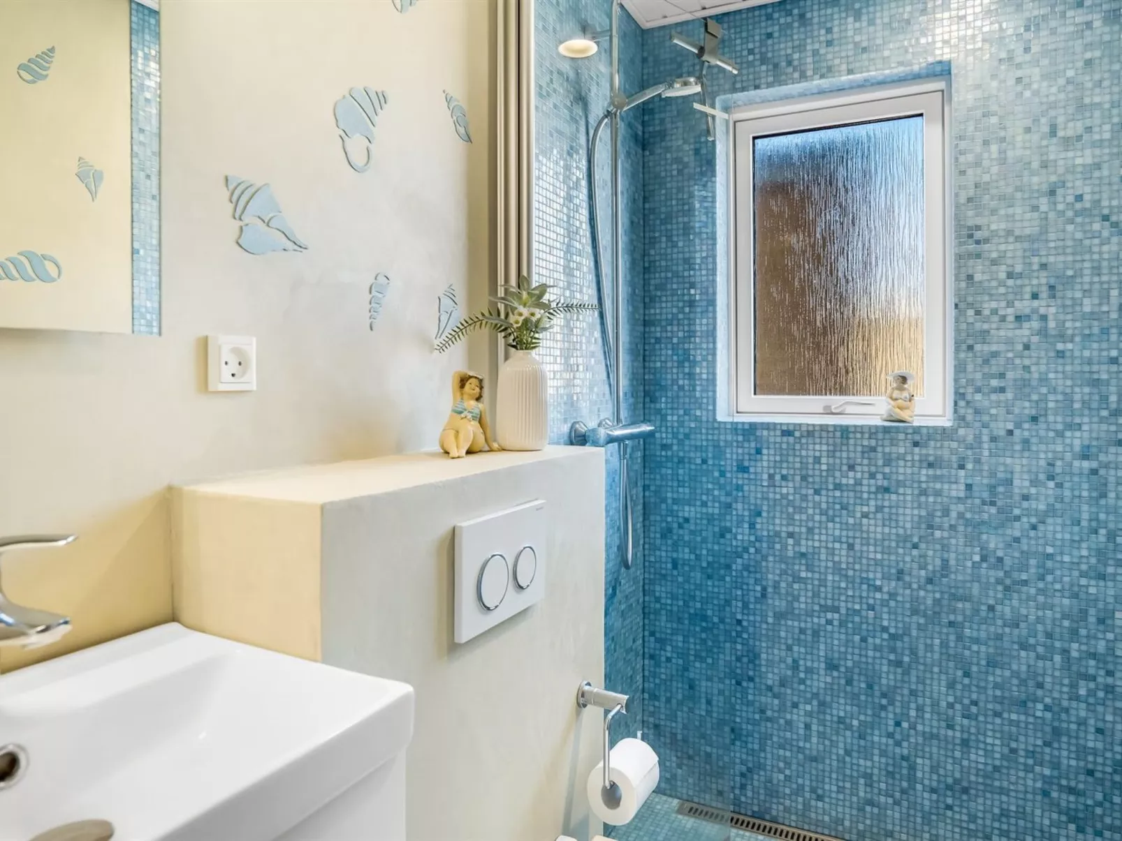 "Isabel" - 600m from the sea-Inside