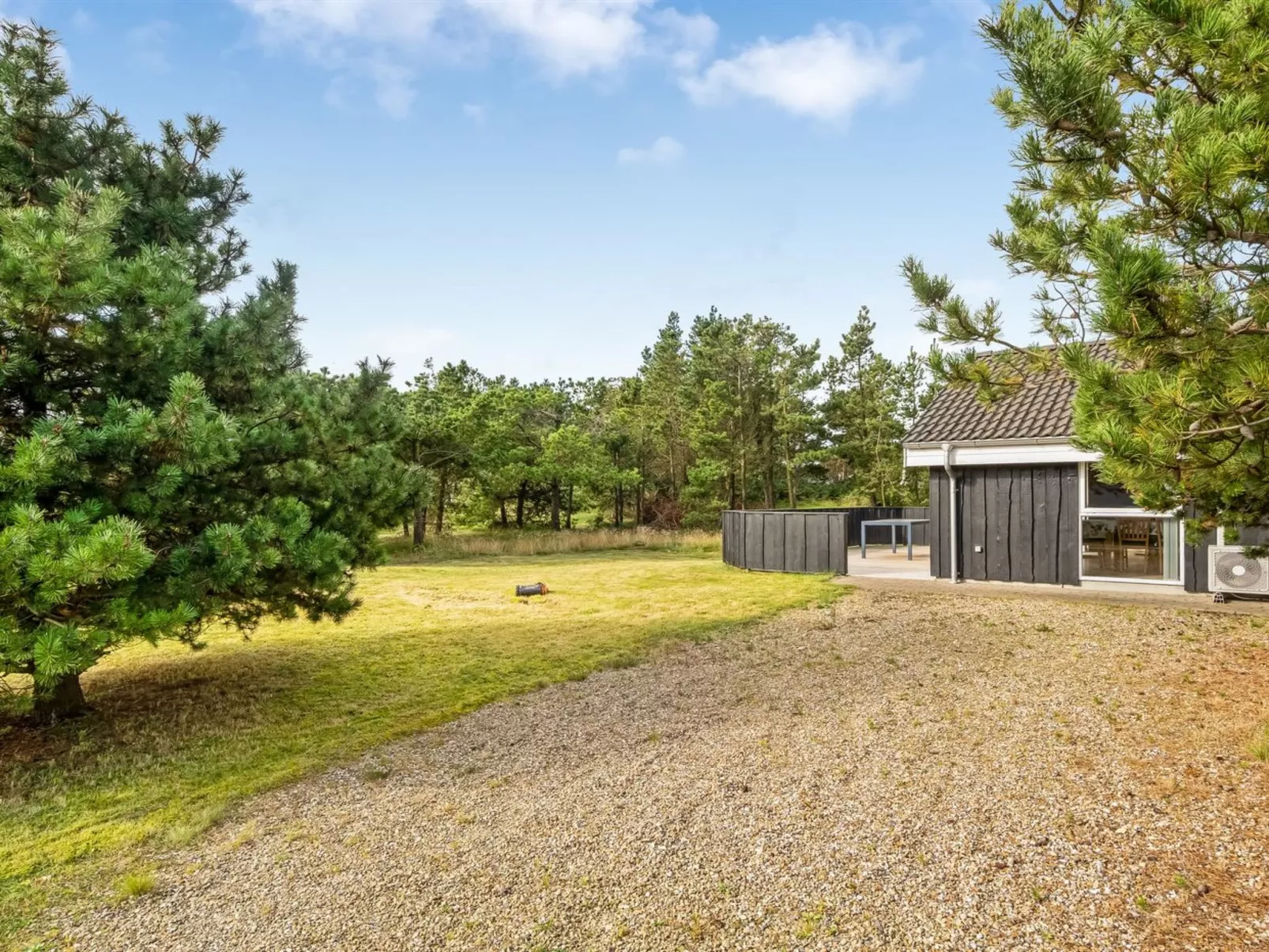 "Skrollan" - 200m to the fjord-Outside