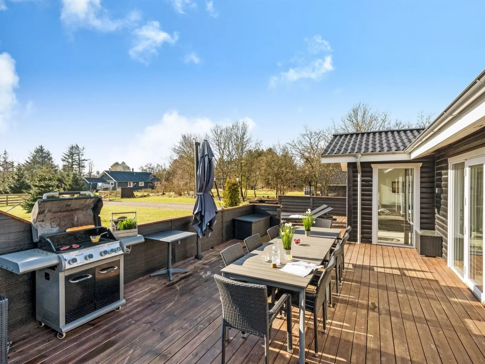 "Elisaveta" - 400m to the fjord-Draußen