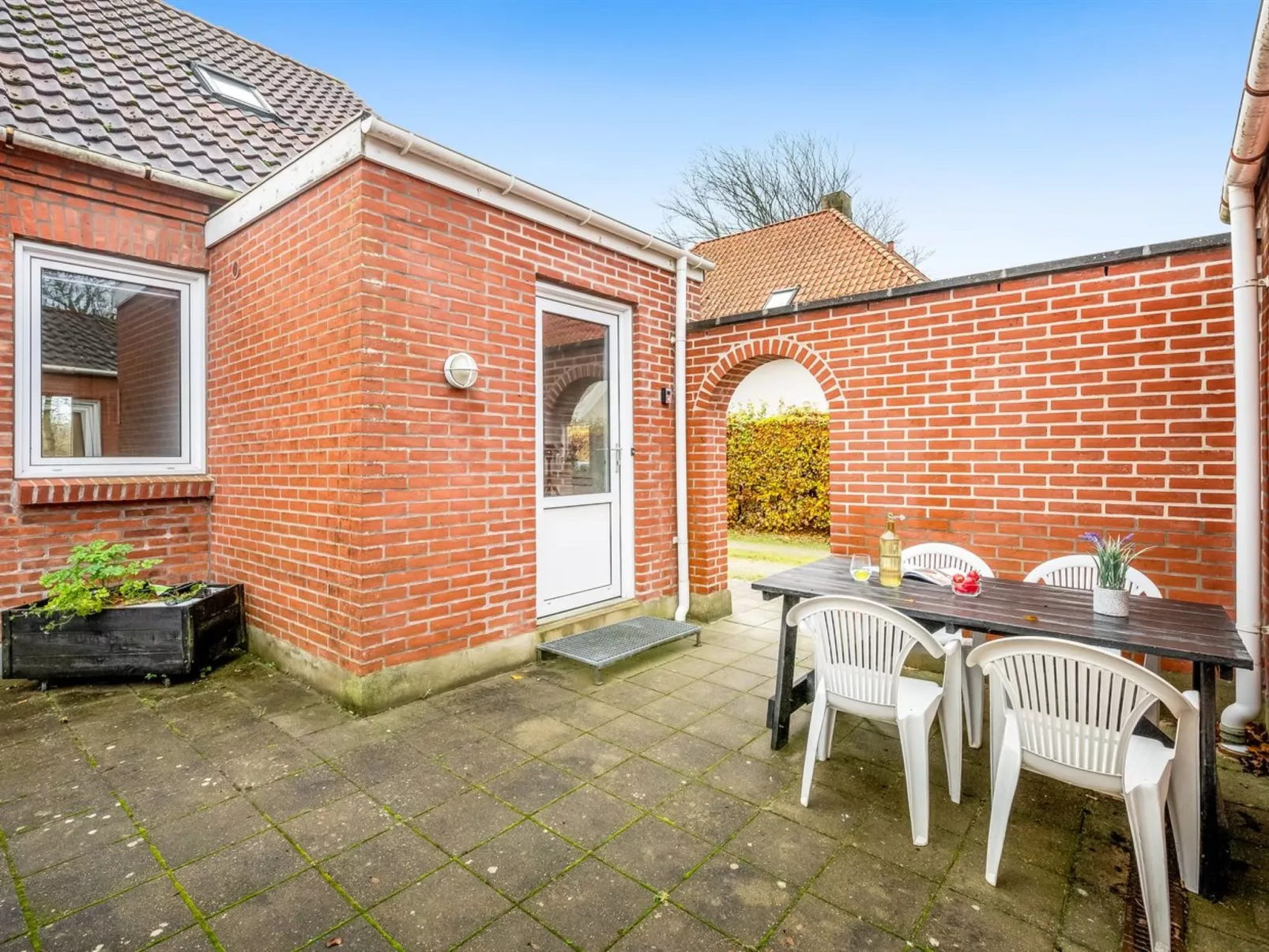 "Trpana" - 1km to the fjord-Draußen