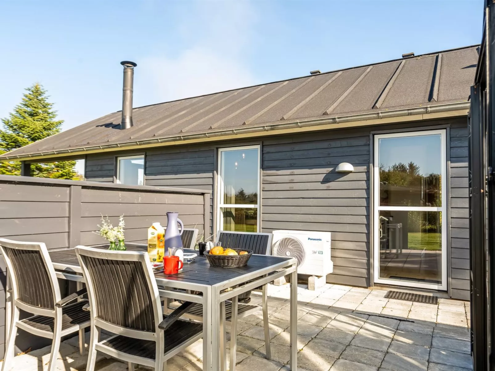 "Carlina" - 700m to the fjord-Outside