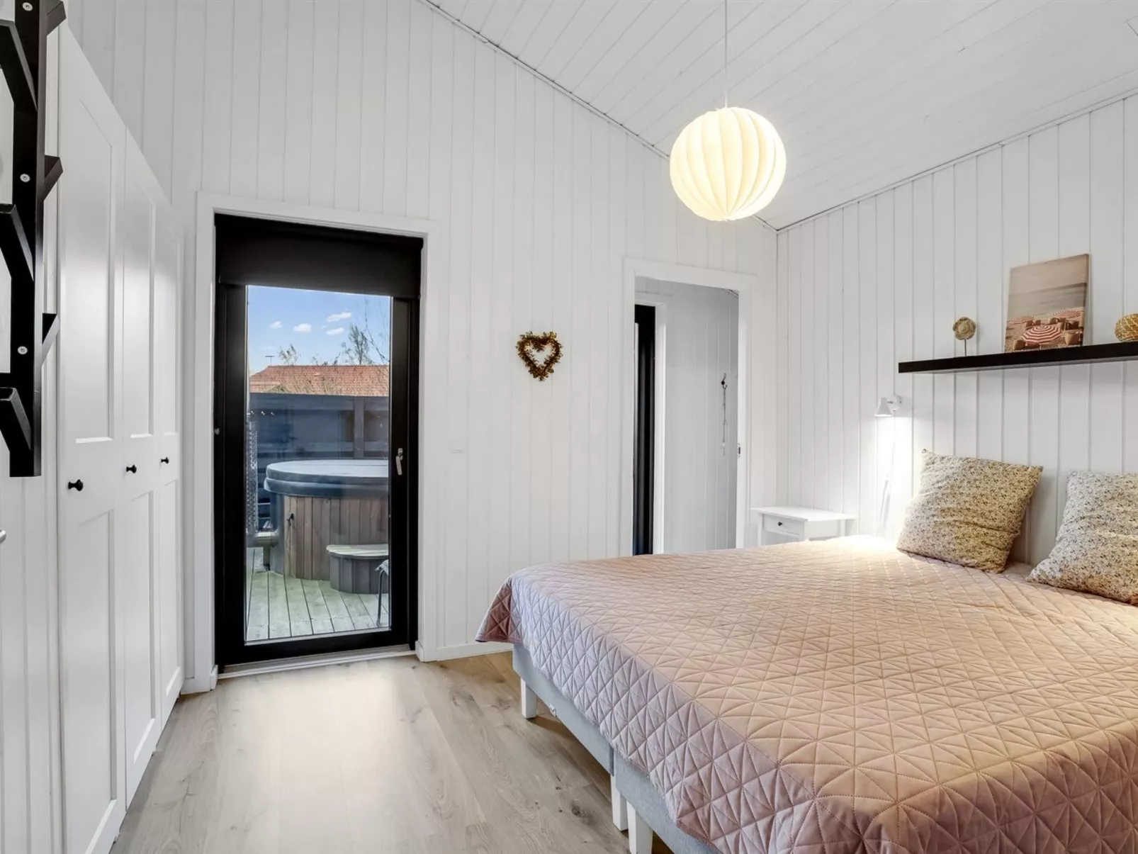 "Dyke" - 1.5km from the sea-Drinnen