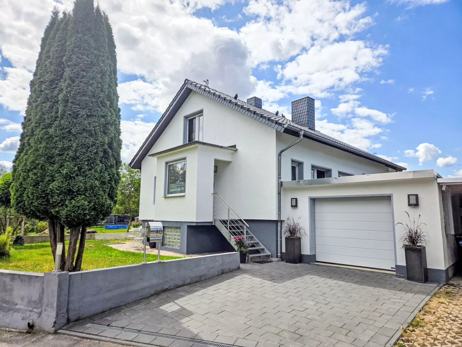 Lindenstraße-Outside