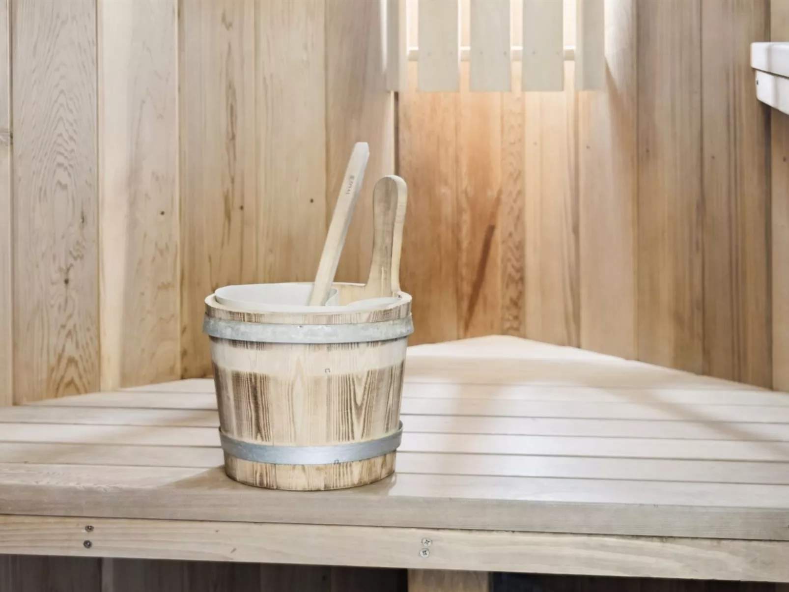 "Arent" - 1.1km from the sea-Inside