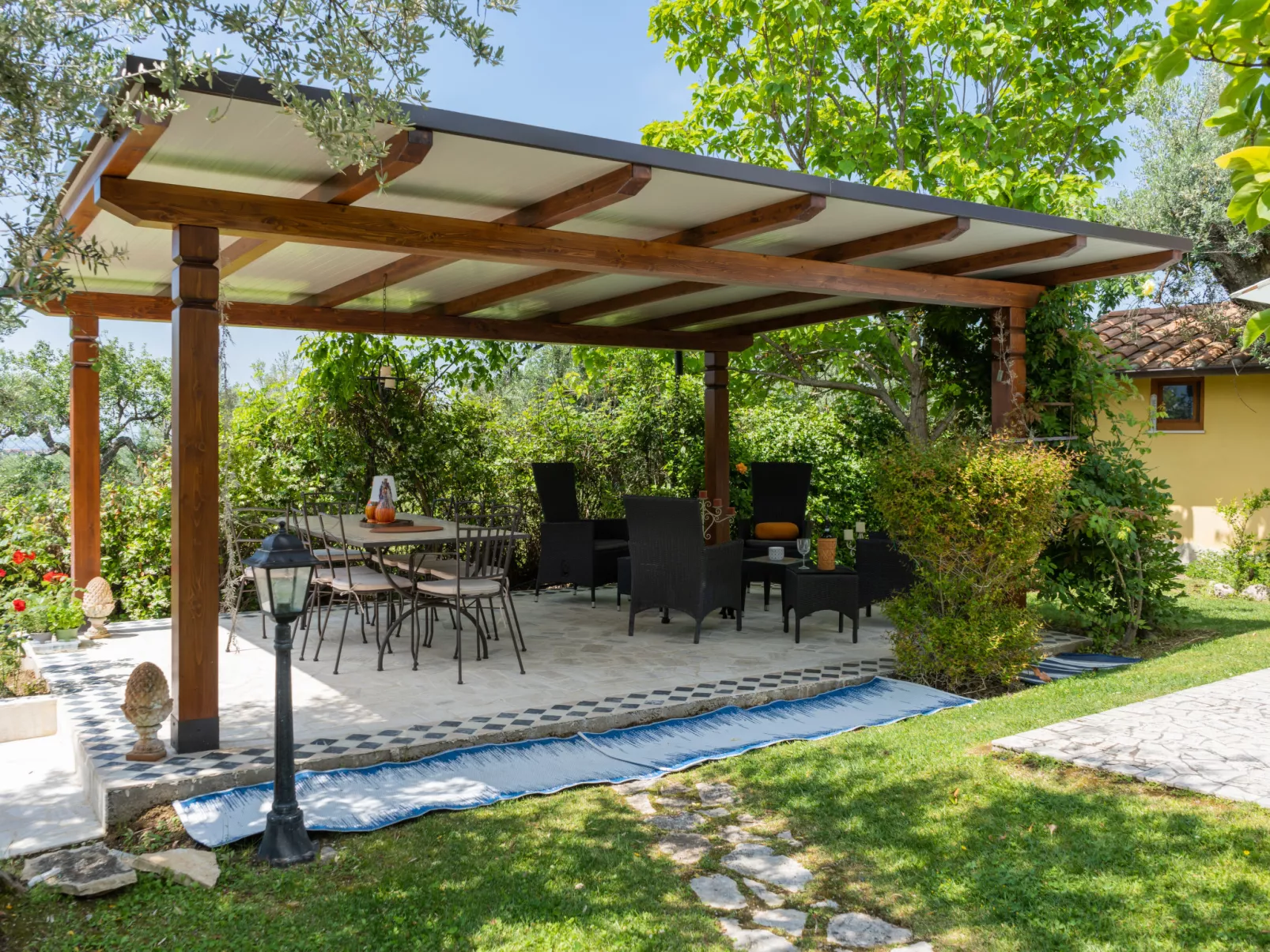 Olive Grove Sabina-Outside