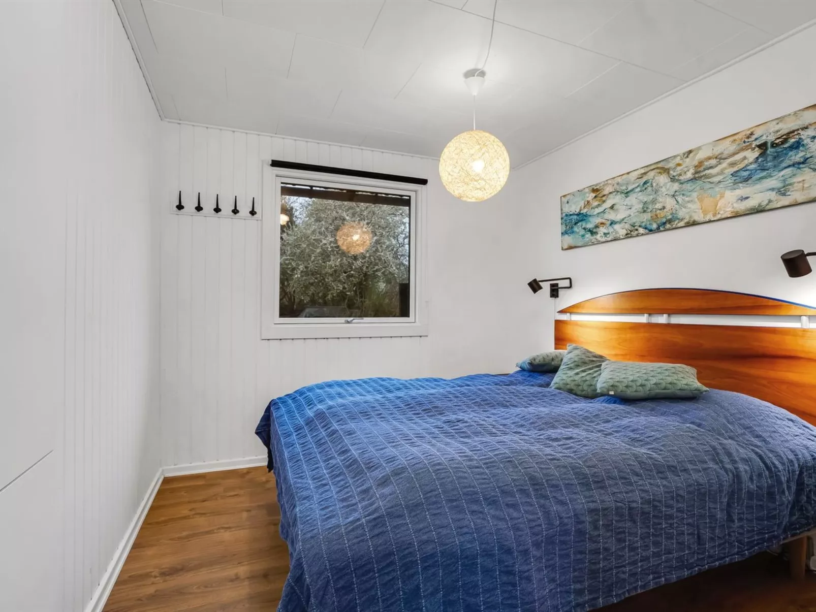 "Arise" - 700m from the sea-Drinnen