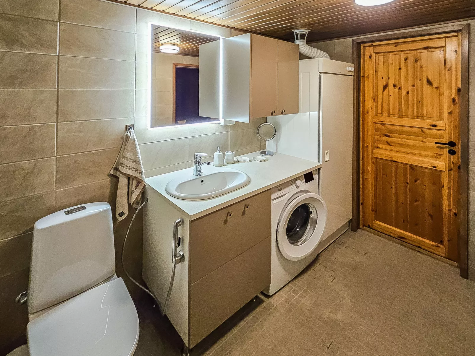 Rovarakka 1 b-Inside