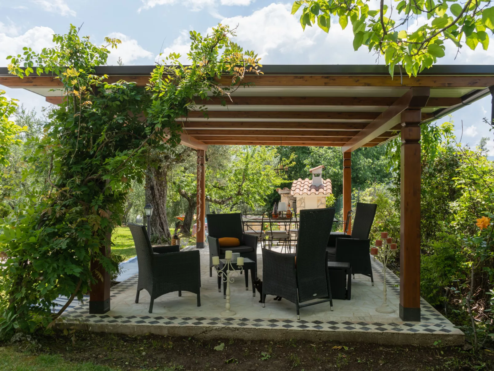 Olive Grove Sabina-Outside