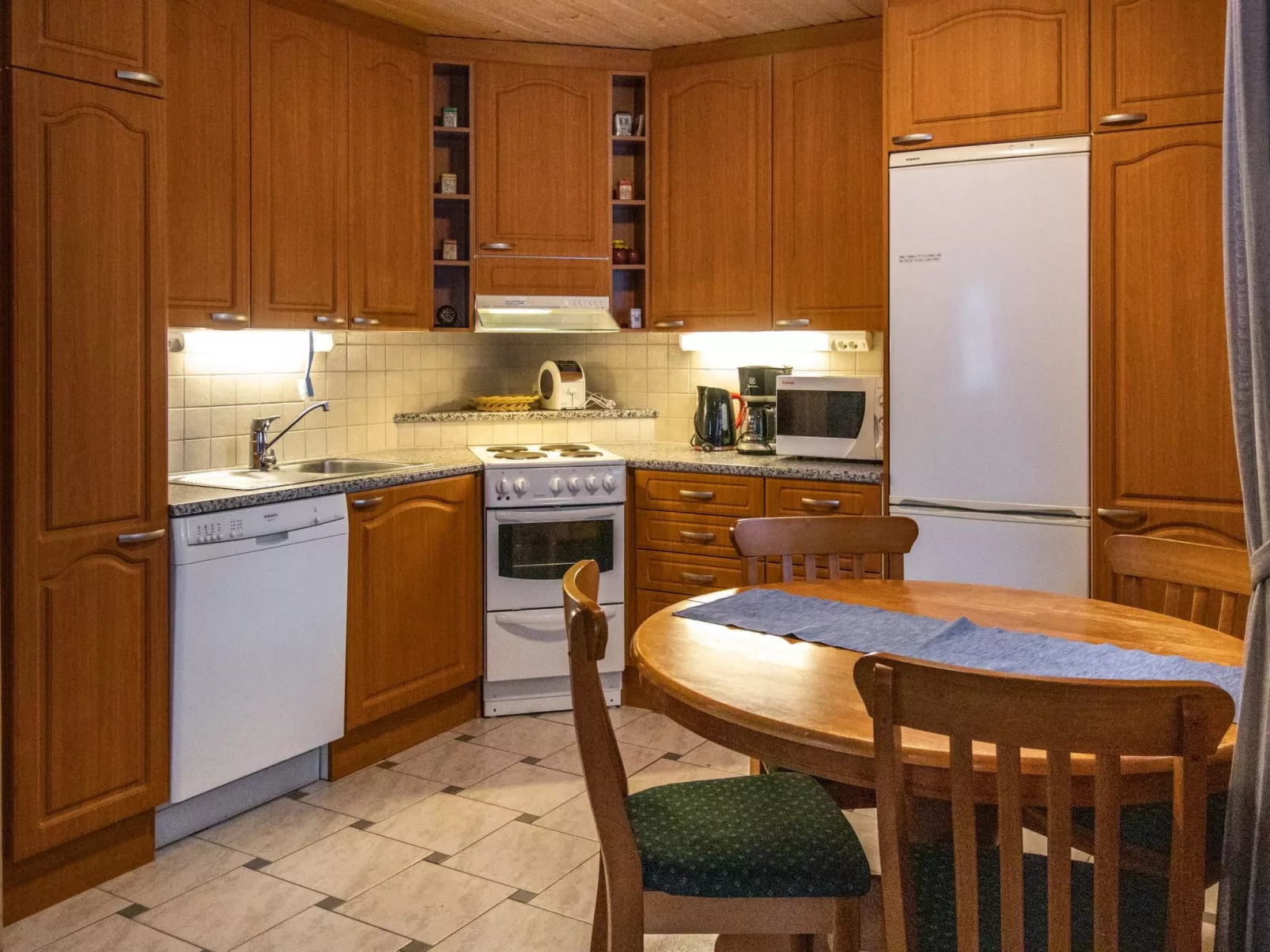 Aslakin helmi a-Inside