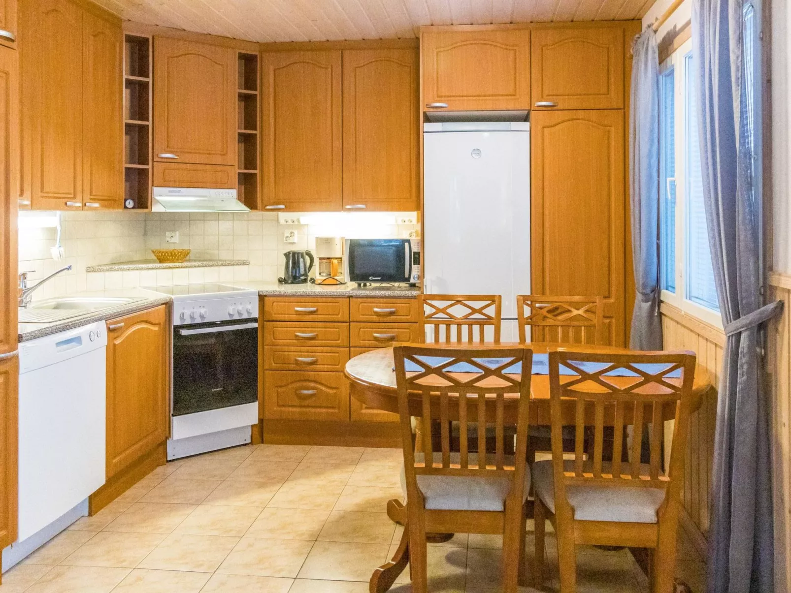 Aslakin helmi b-Drinnen