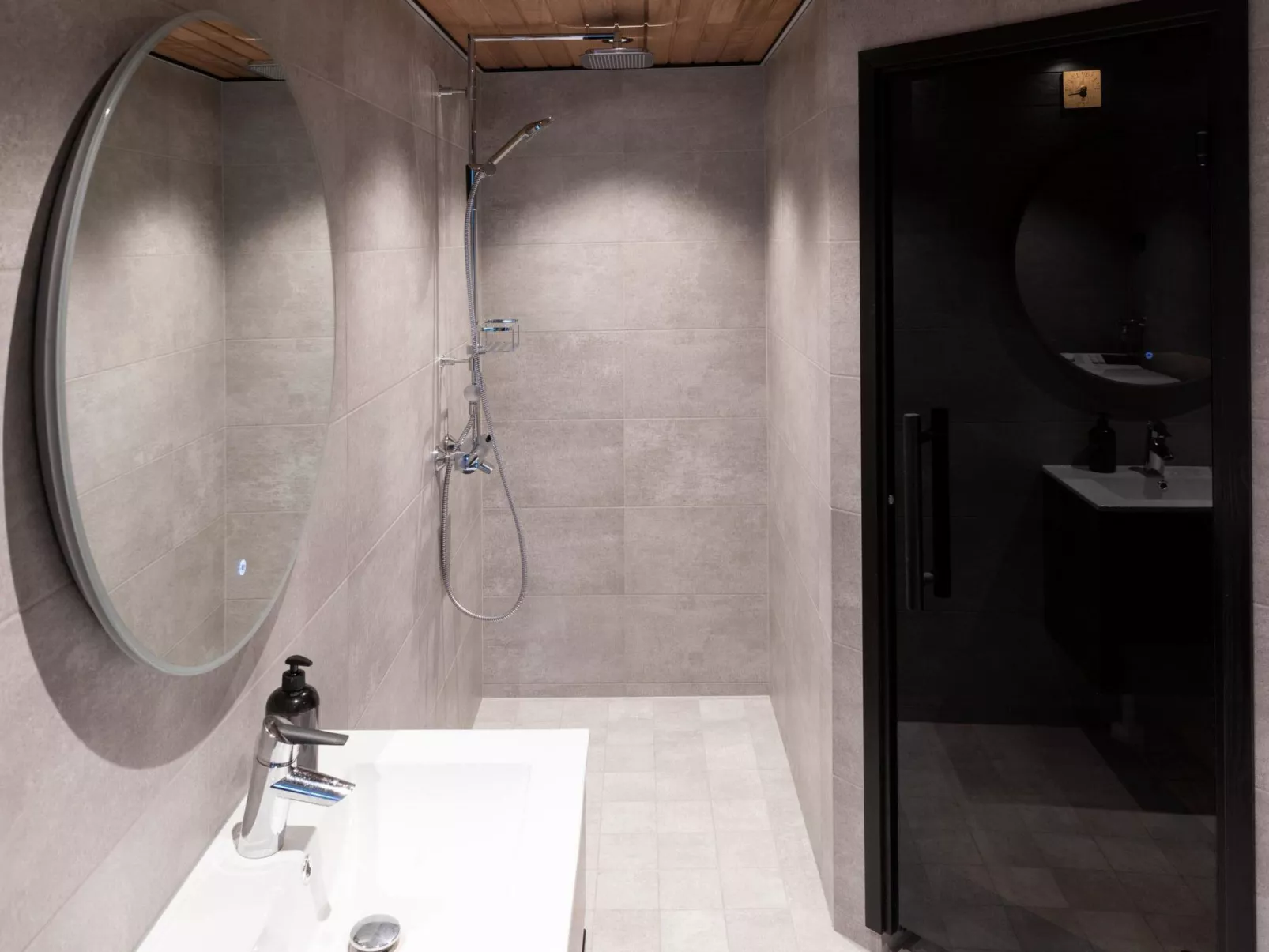 Saanan lumous-Drinnen