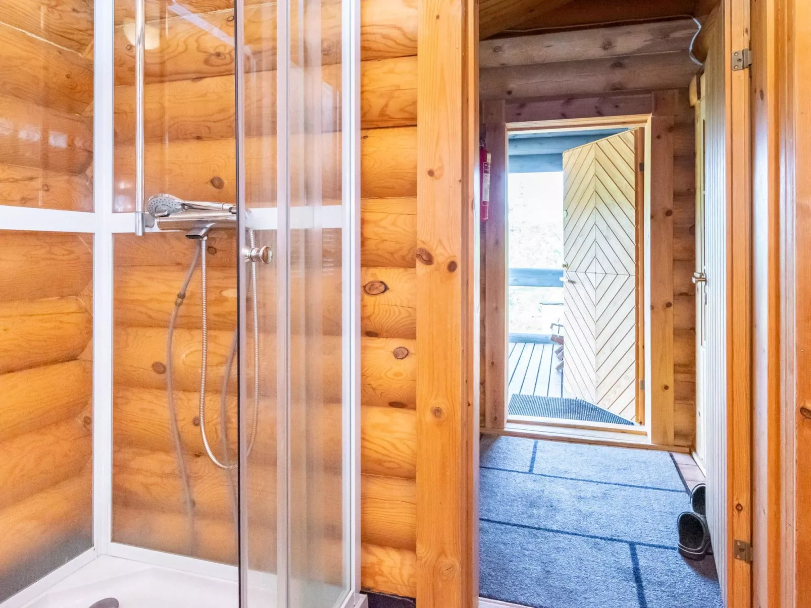 Oton kämppä-Dedans