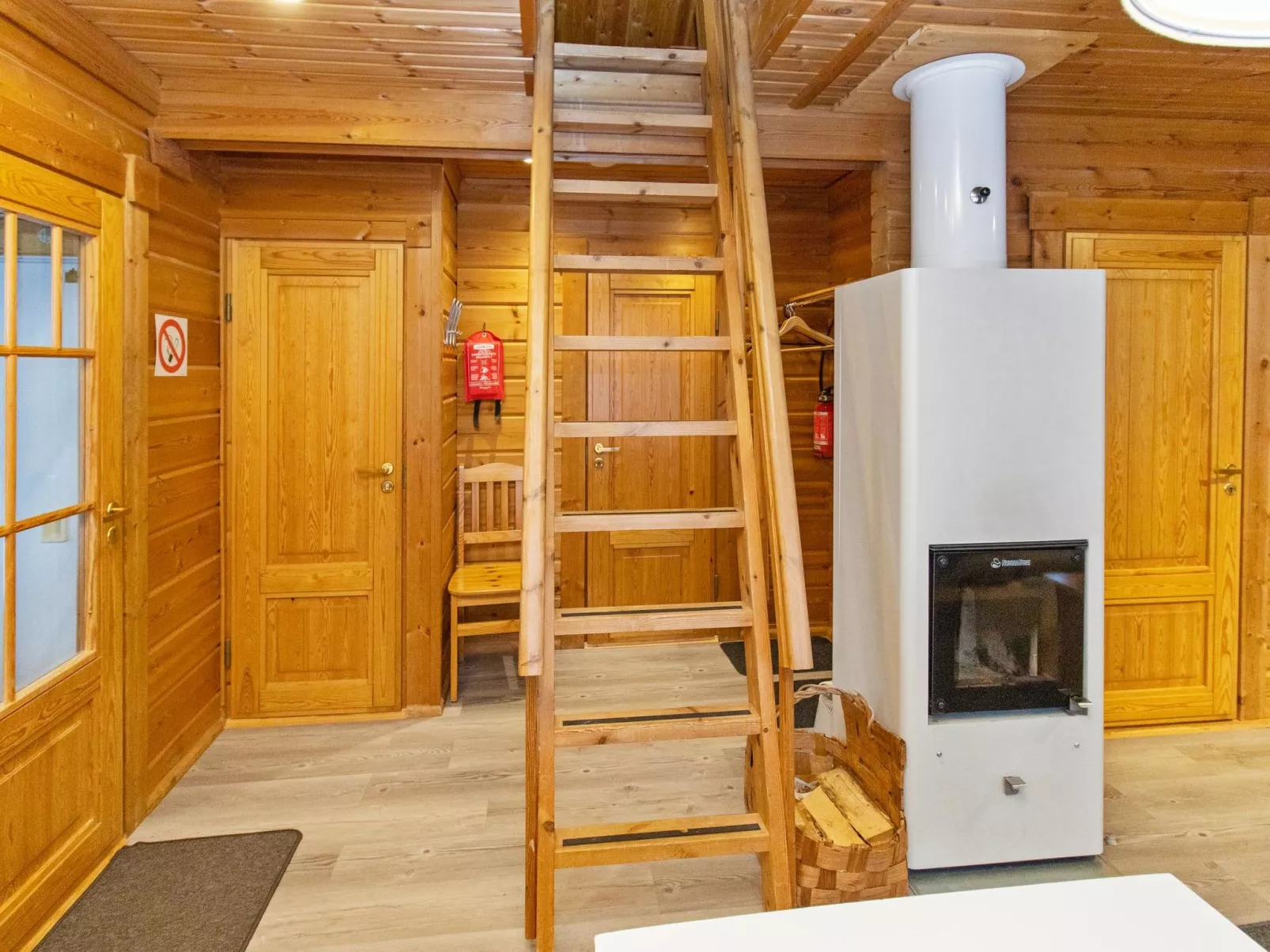 Ressipysäkki 1-Inside