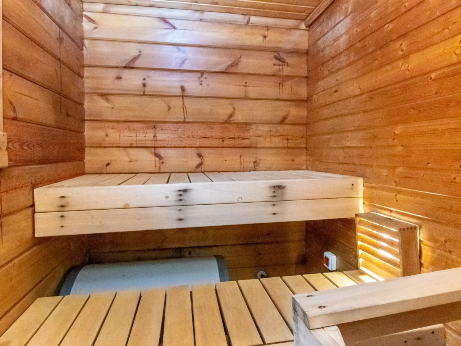 Ressipysäkki 2-Inside