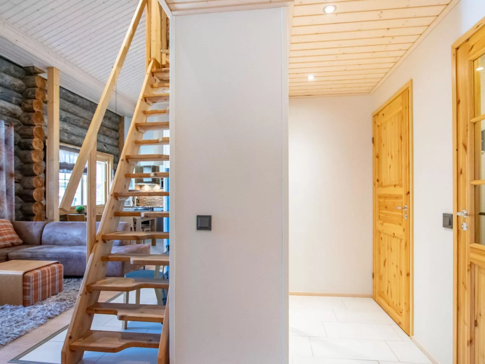 Nilikuru e 12-Inside