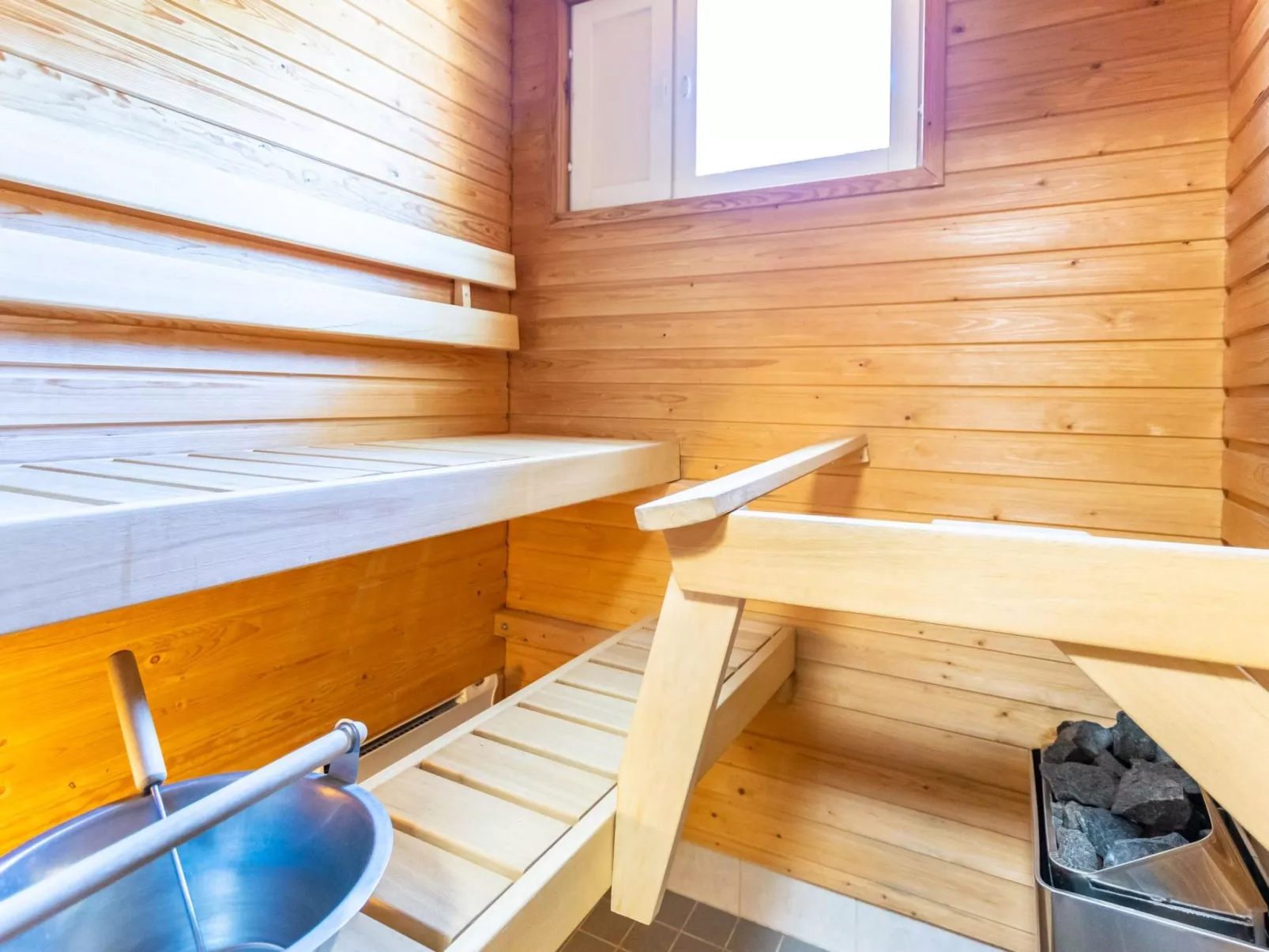 Outapailakka j 10-Inside