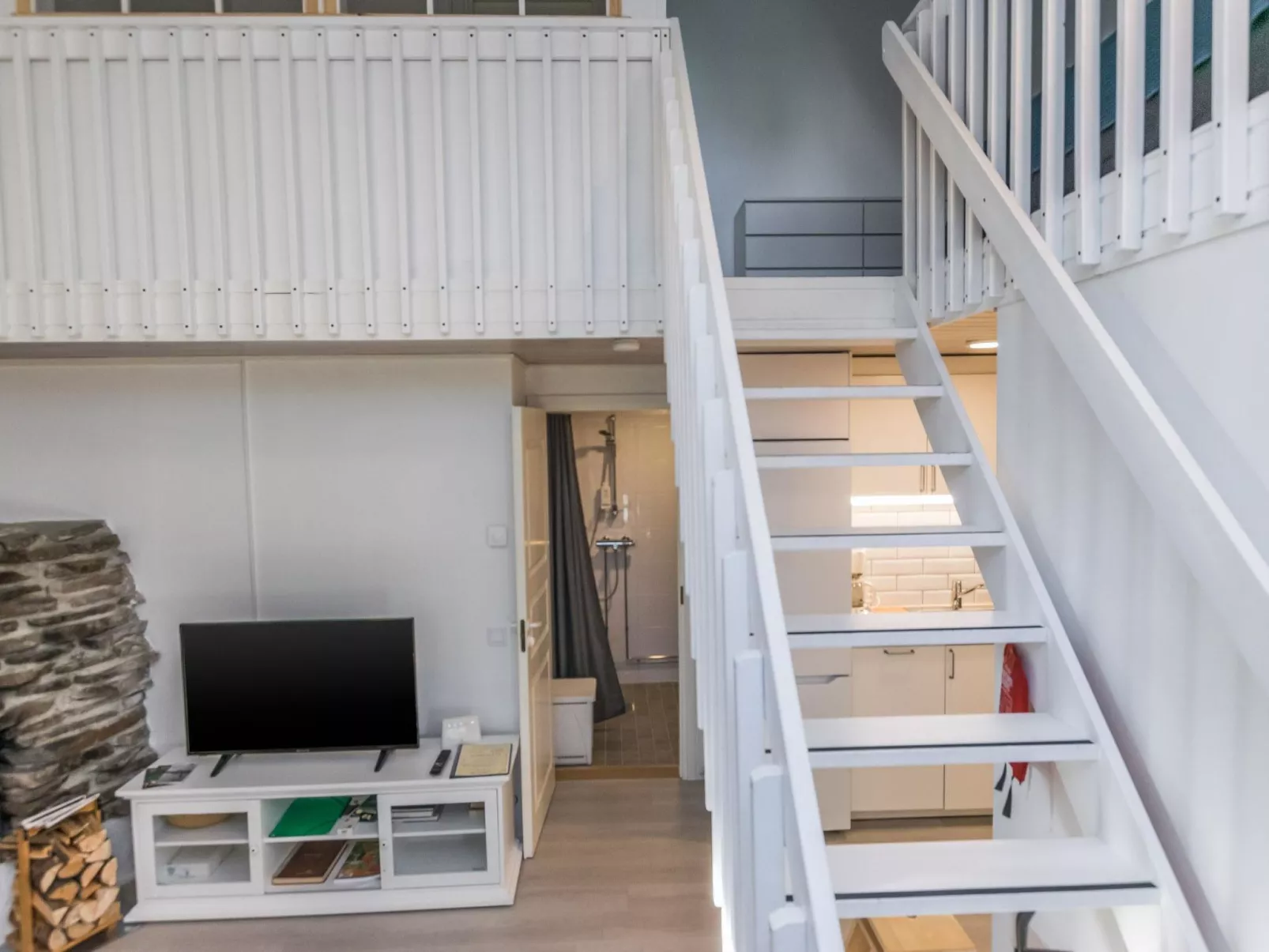 Saarihely a1-Drinnen