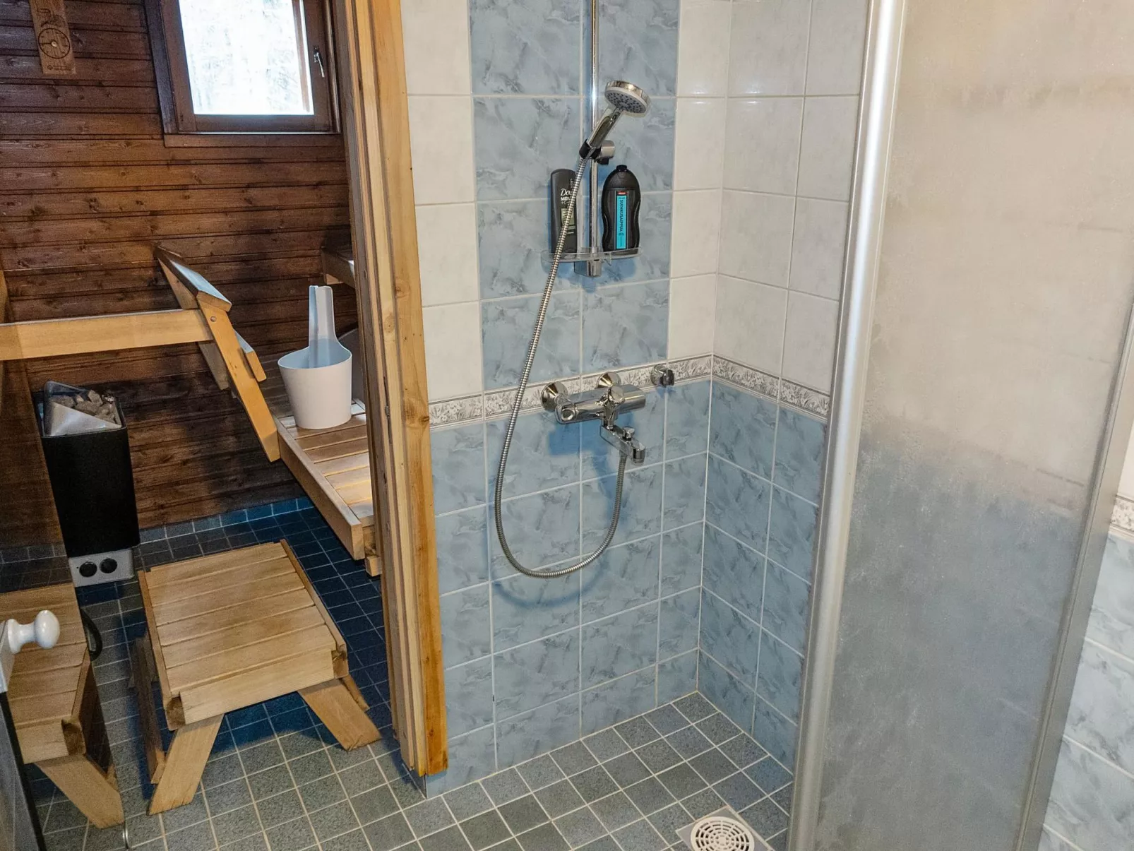 Puuhapirtti 1-Drinnen