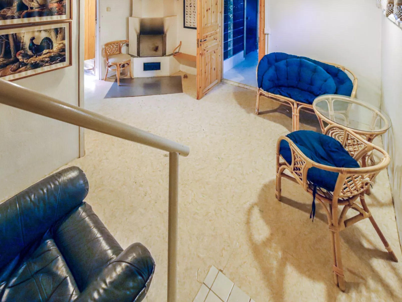 Lövgårdenin lohimaja-Inside