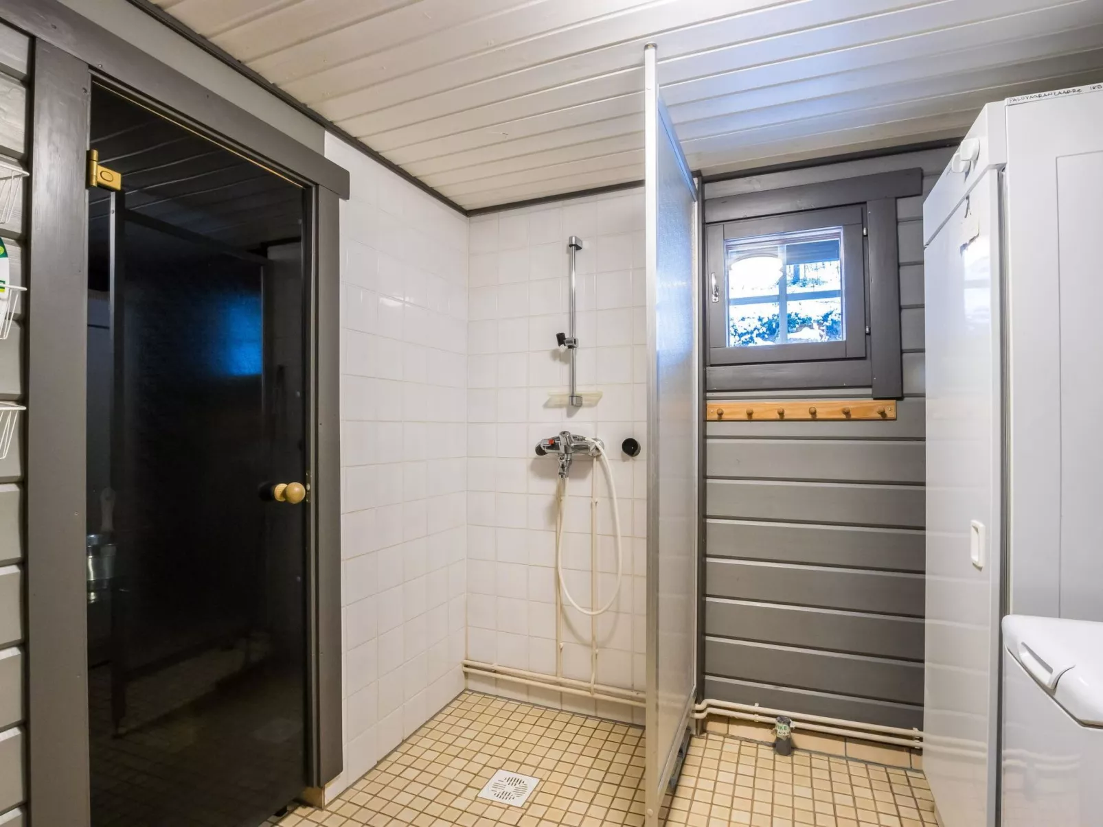 Lomaylläs f79 /palovaarankaarre 18b-Drinnen