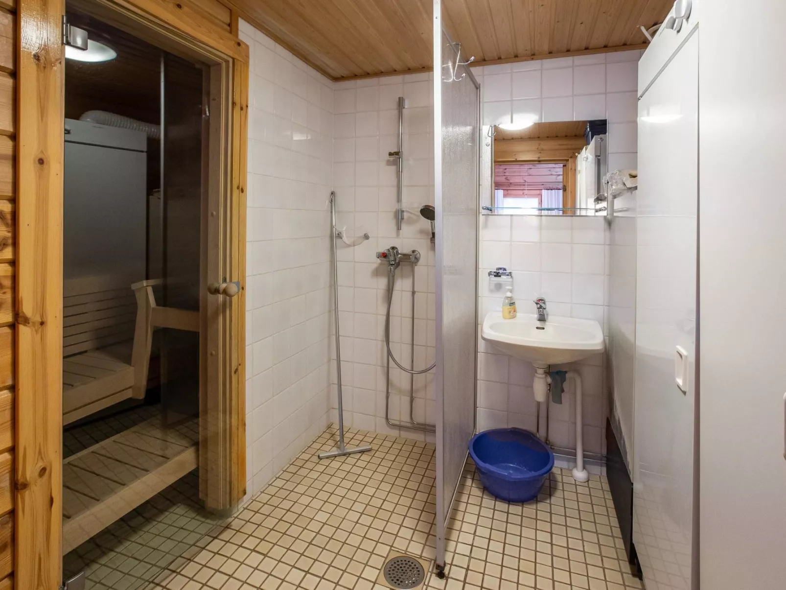 Lomaylläs f84 /palovaarankaarre 22a-Inside